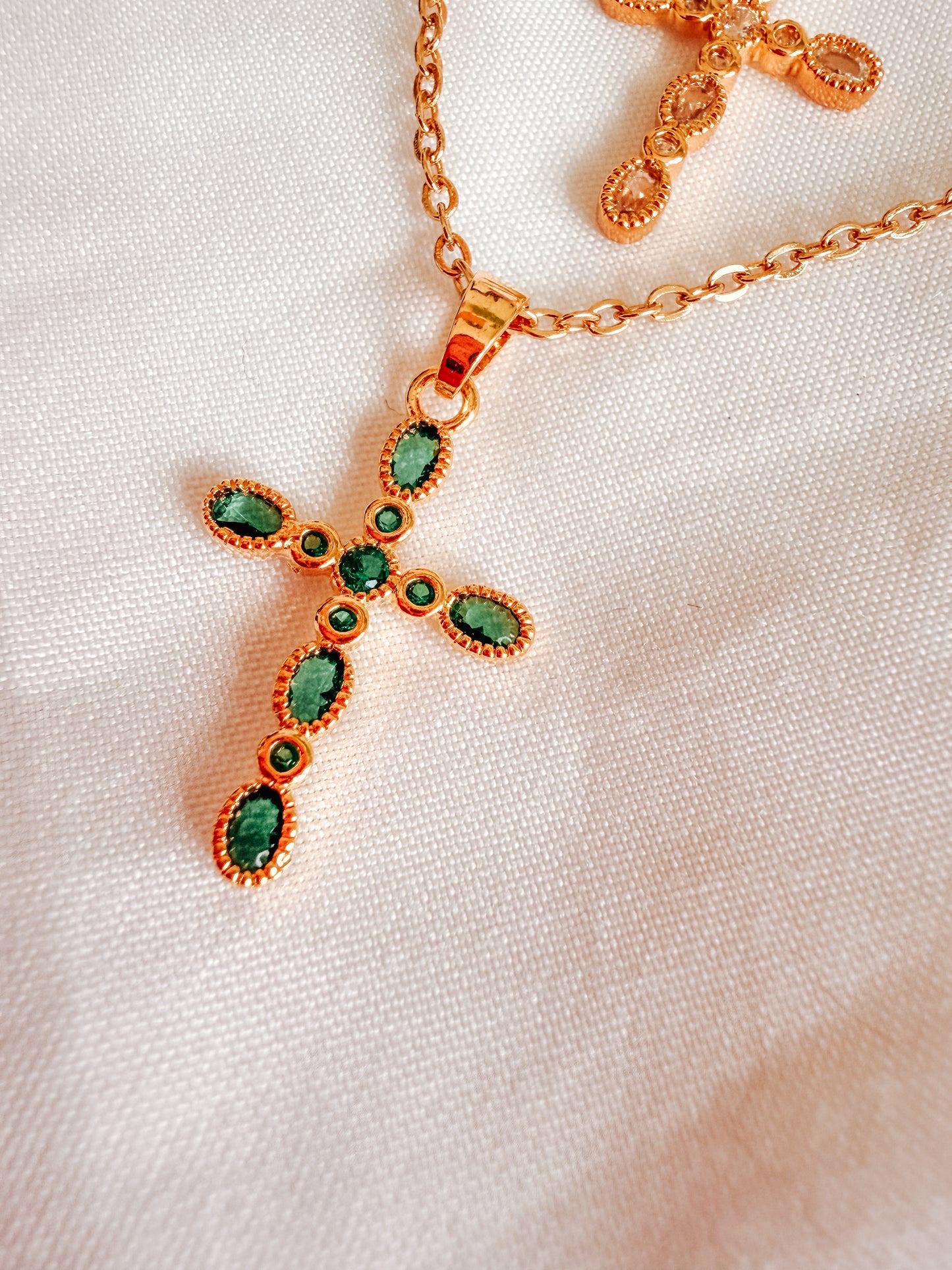 Collana Teresa in acciaio inox disponibile con base oro