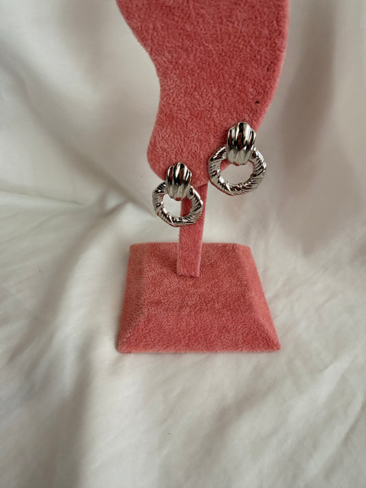 Orecchini Emma a lobo in acciaio inox.