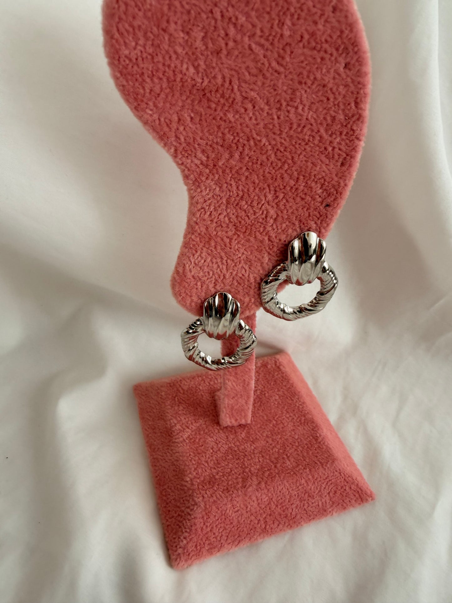 Orecchini Emma a lobo in acciaio inox.