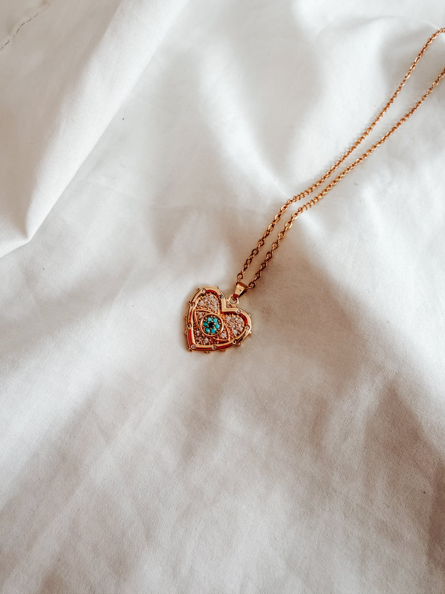 Collana Amelia in acciaio Inox colore oro con ciondolo a cuore con occhio azzurro