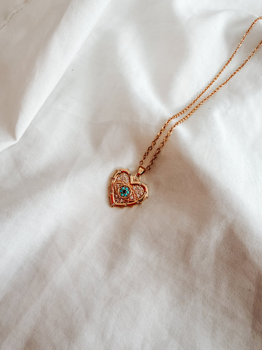 Collana Amelia in acciaio Inox colore oro con ciondolo a cuore con occhio azzurro