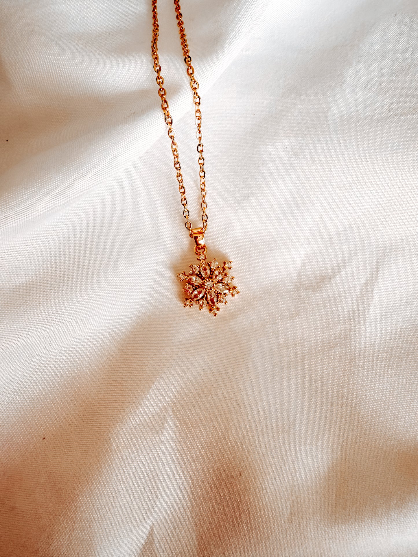 Collana Elizabeth in acciaio inox con brillanti su base oro