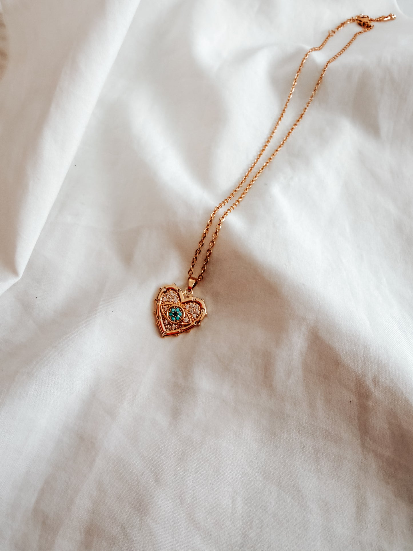 Collana Amelia in acciaio Inox colore oro con ciondolo a cuore con occhio azzurro