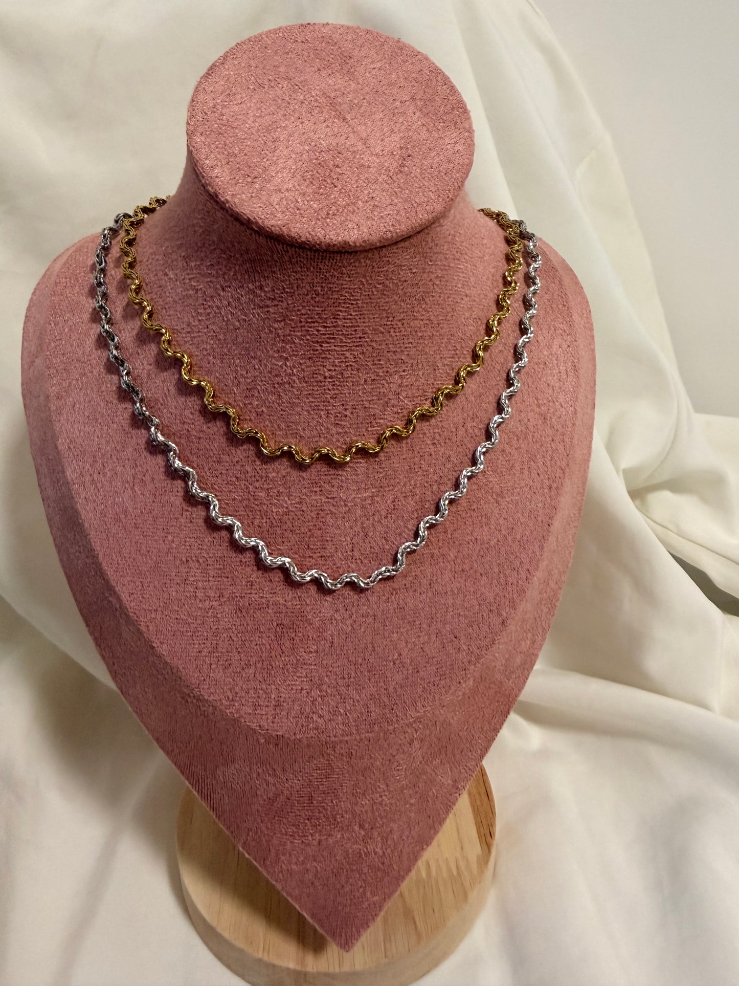 Collana Nellie in acciaio inox, disponibile in oro e argento