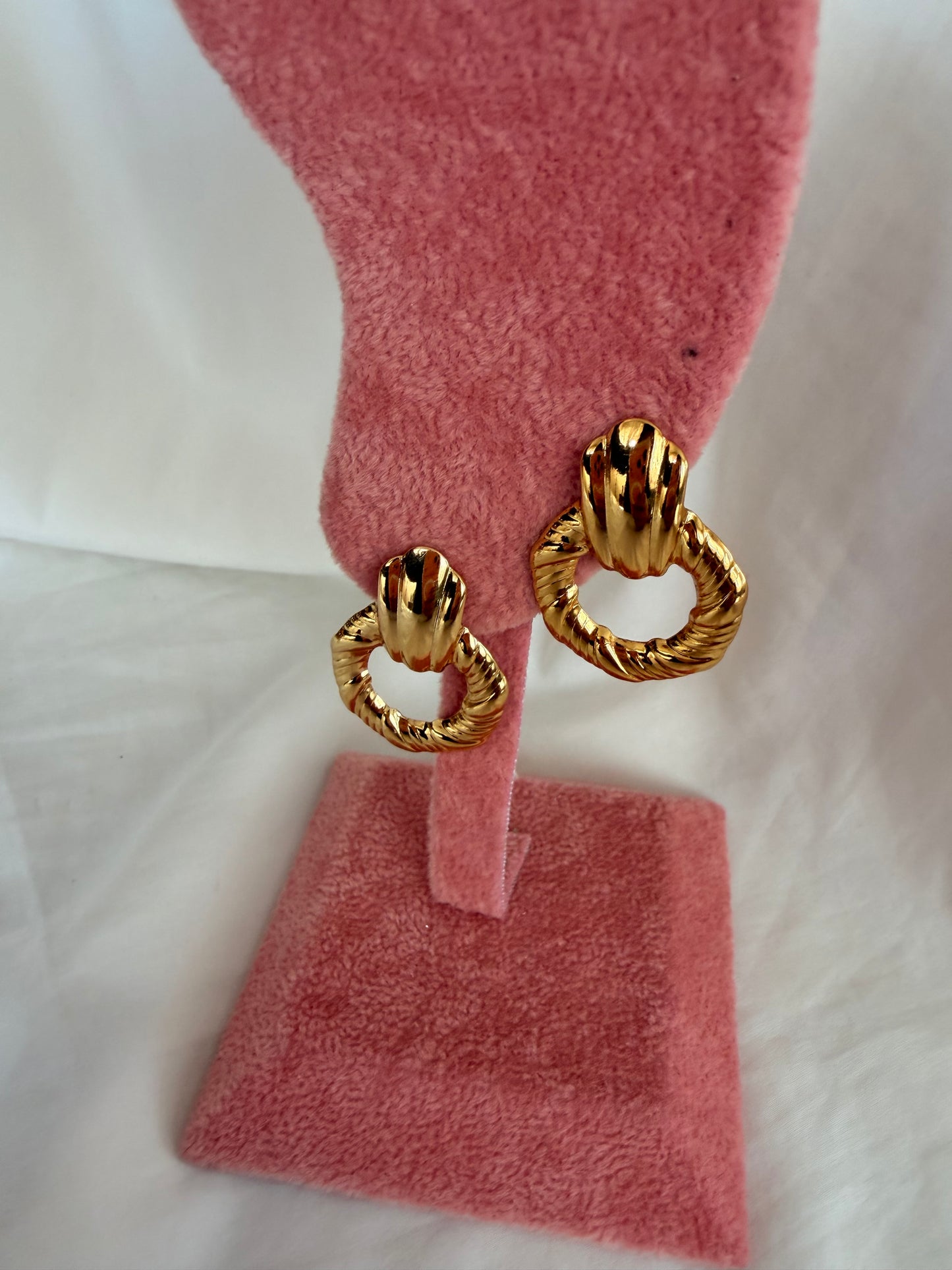 Orecchini Emma a lobo in acciaio inox.