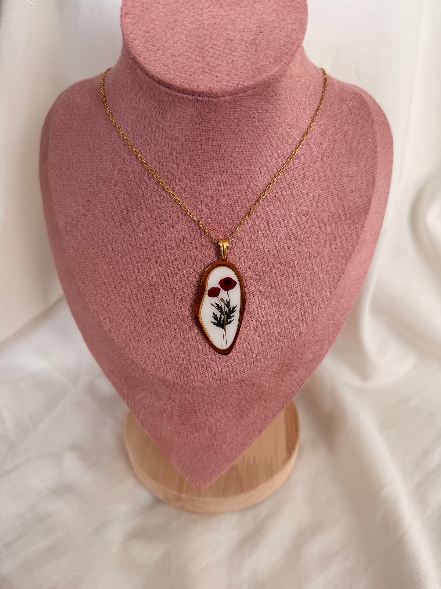 Collana collezione “Artemisia” in acciaio inox.