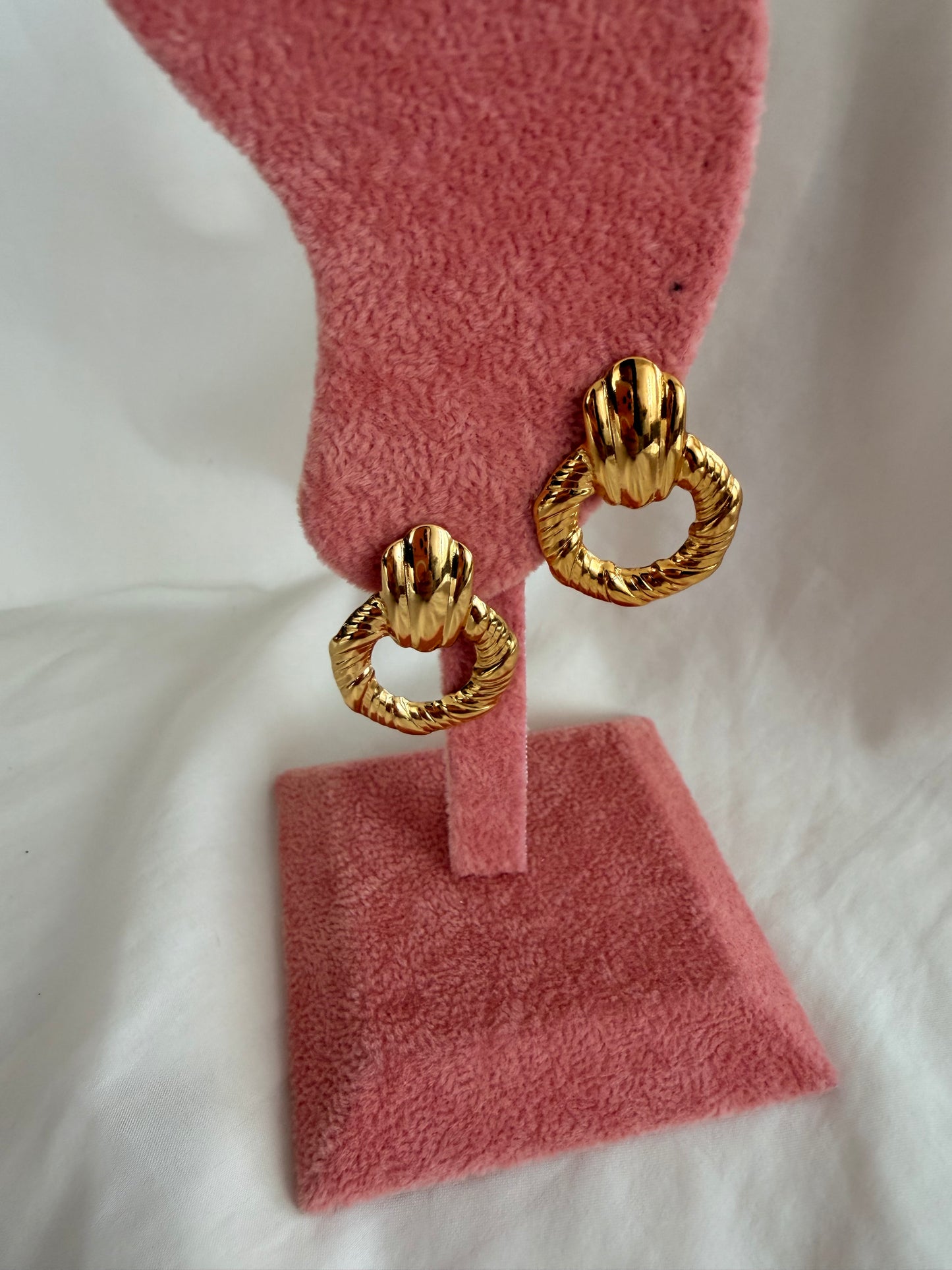 Orecchini Emma a lobo in acciaio inox.