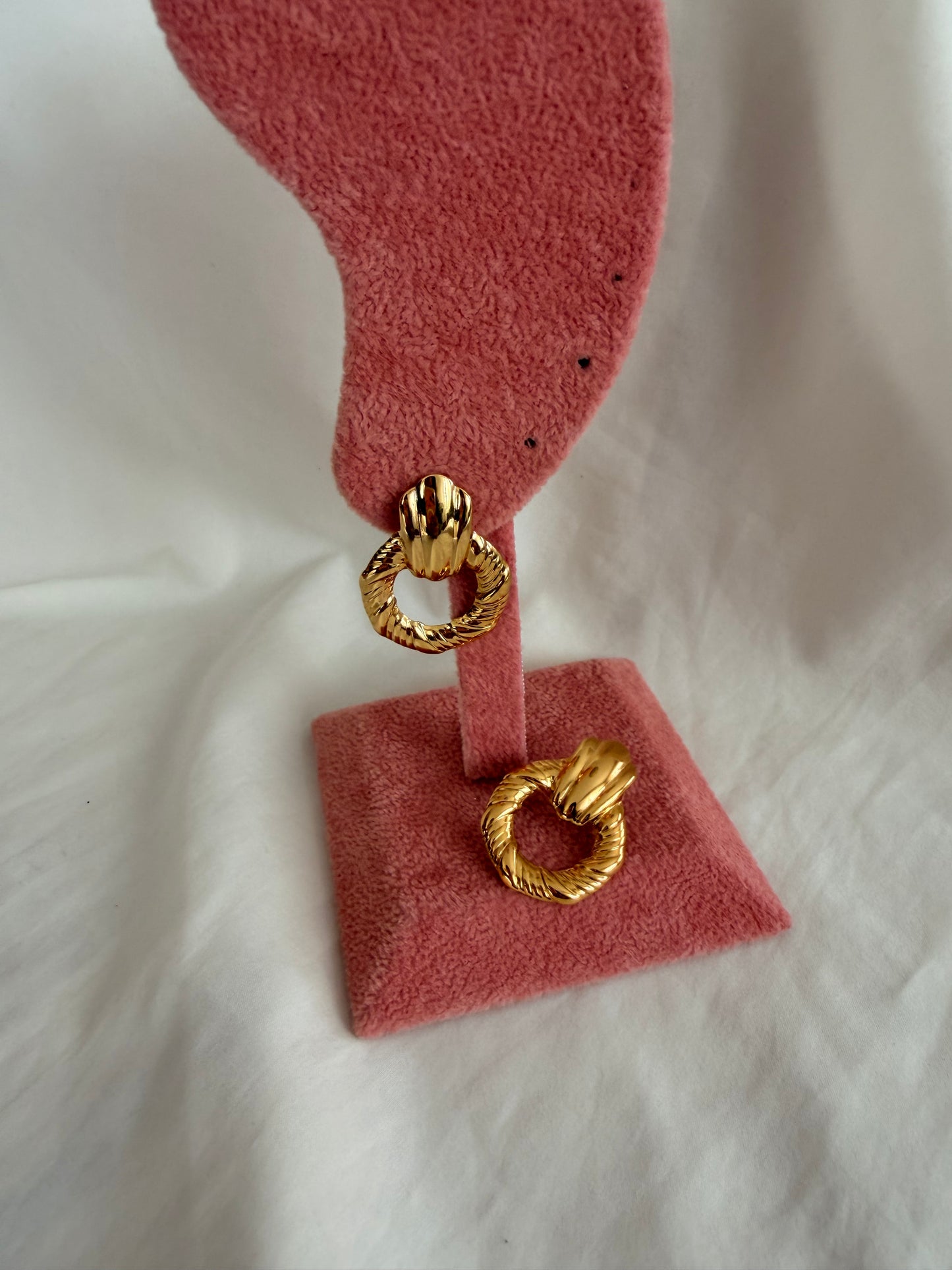 Orecchini Emma a lobo in acciaio inox.