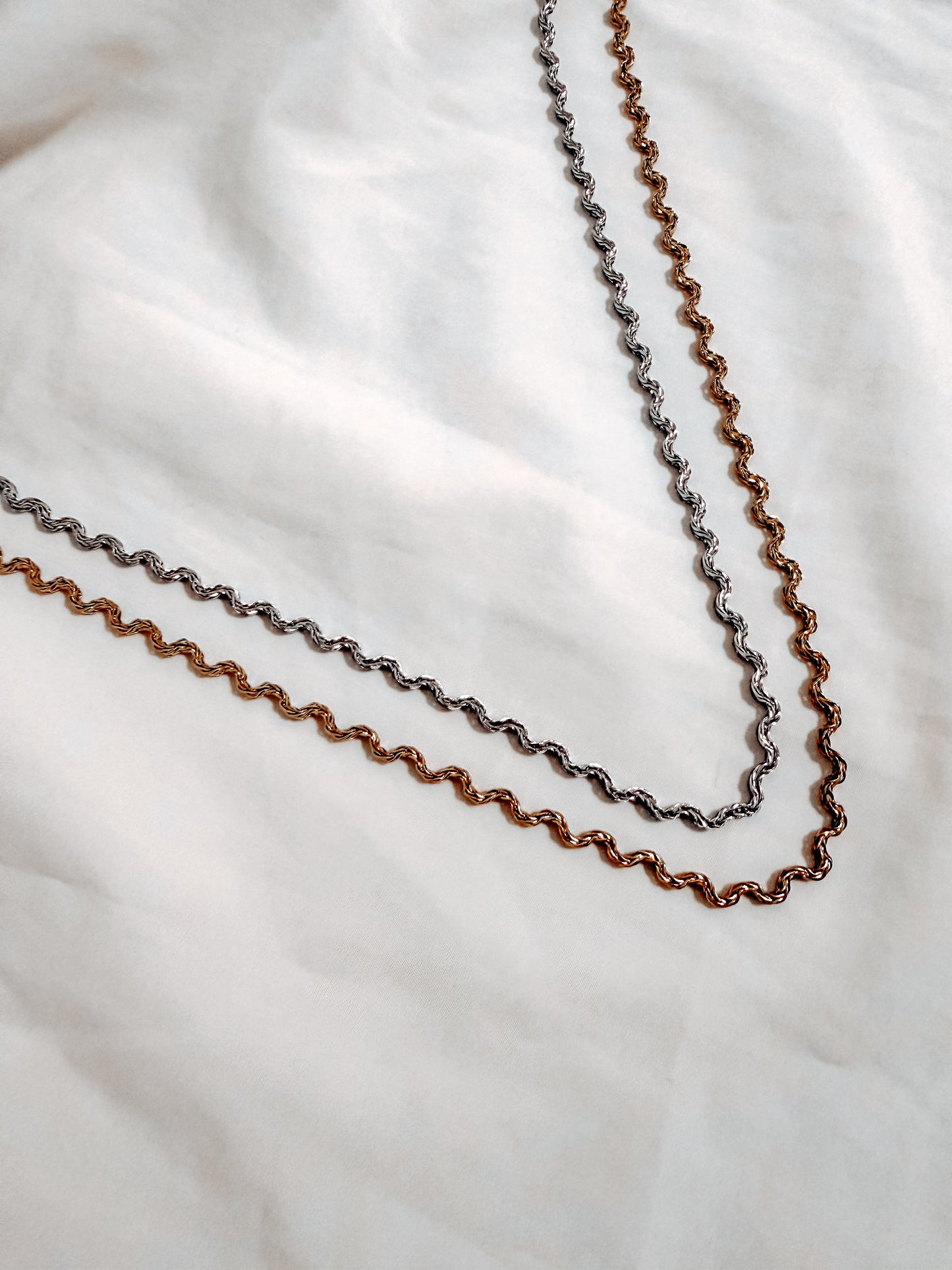 Collana Nellie in acciaio inox, disponibile in oro e argento