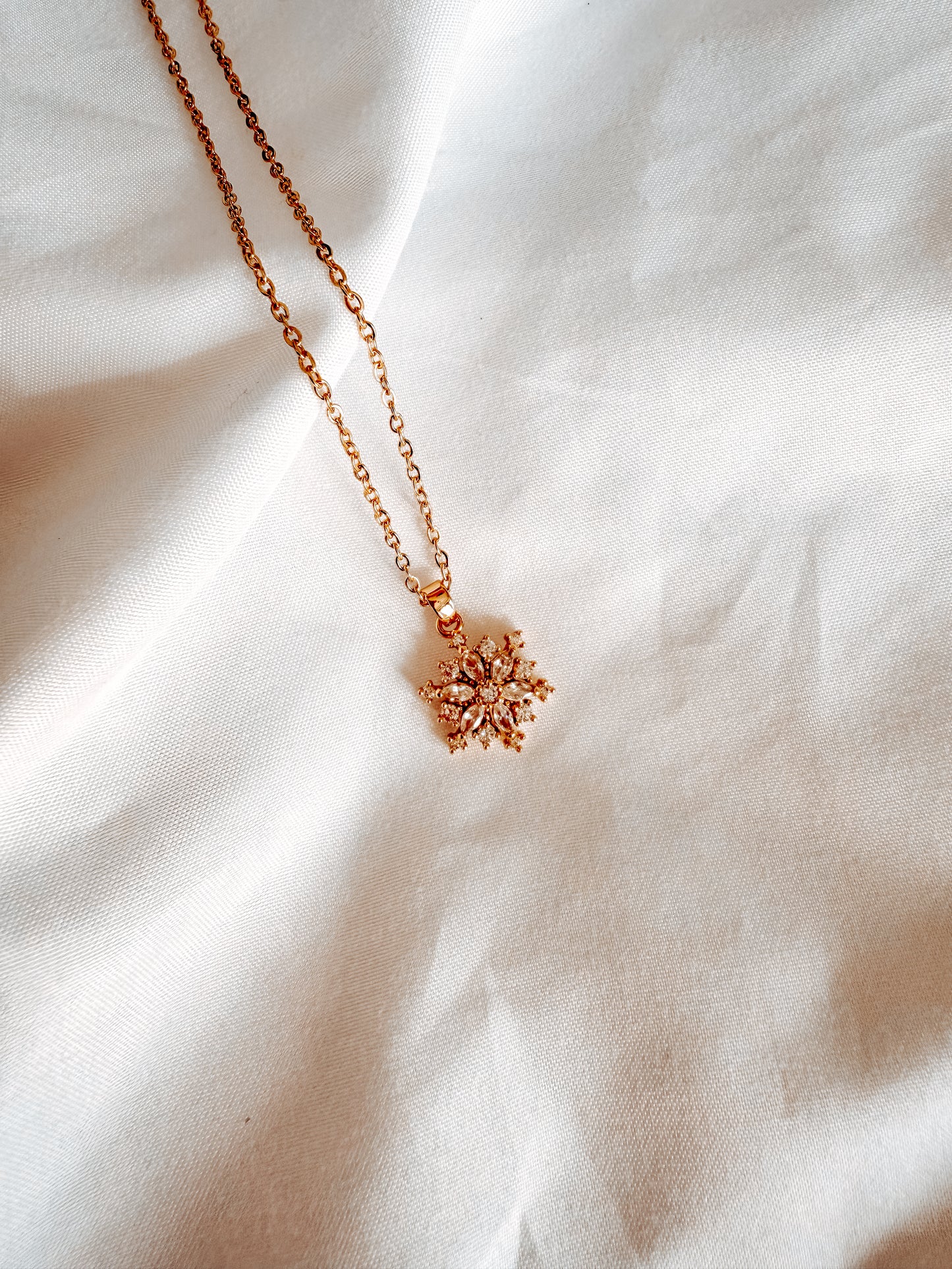 Collana Elizabeth in acciaio inox con brillanti su base oro