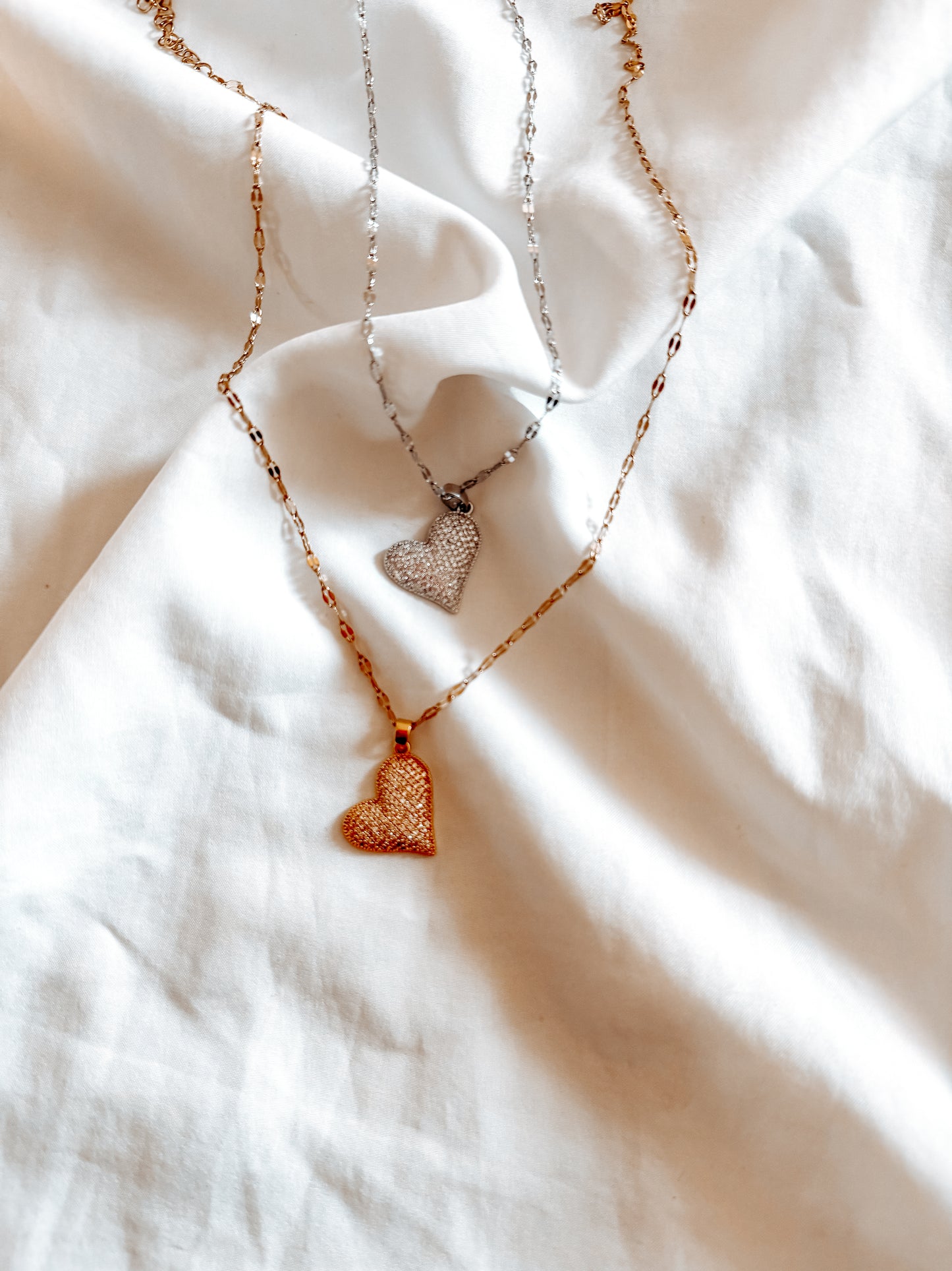 Collana “Vera” in acciaio inox, con cuore con strass in oro e argento