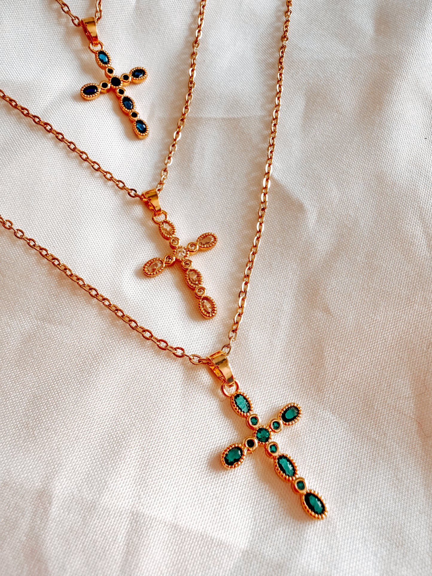 Collana Teresa in acciaio inox disponibile con base oro