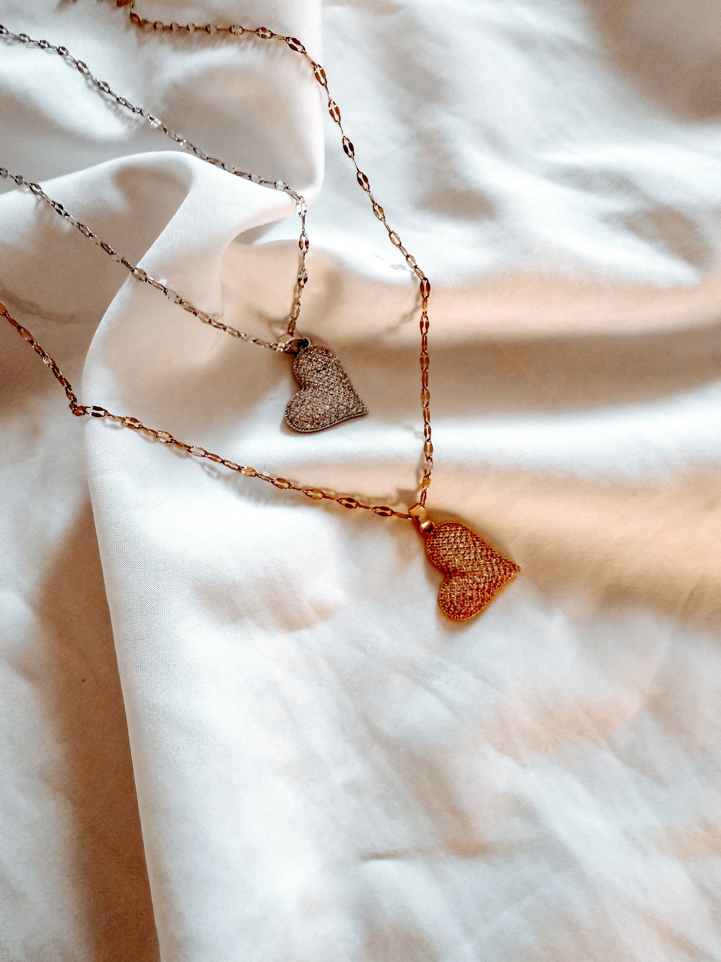 Collana “Vera” in acciaio inox, con cuore con strass in oro e argento