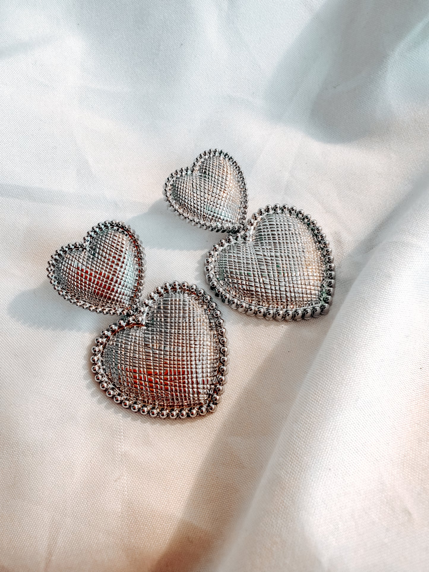 Orecchini “Vera” pendenti in acciaio inox. Color oro e argento.