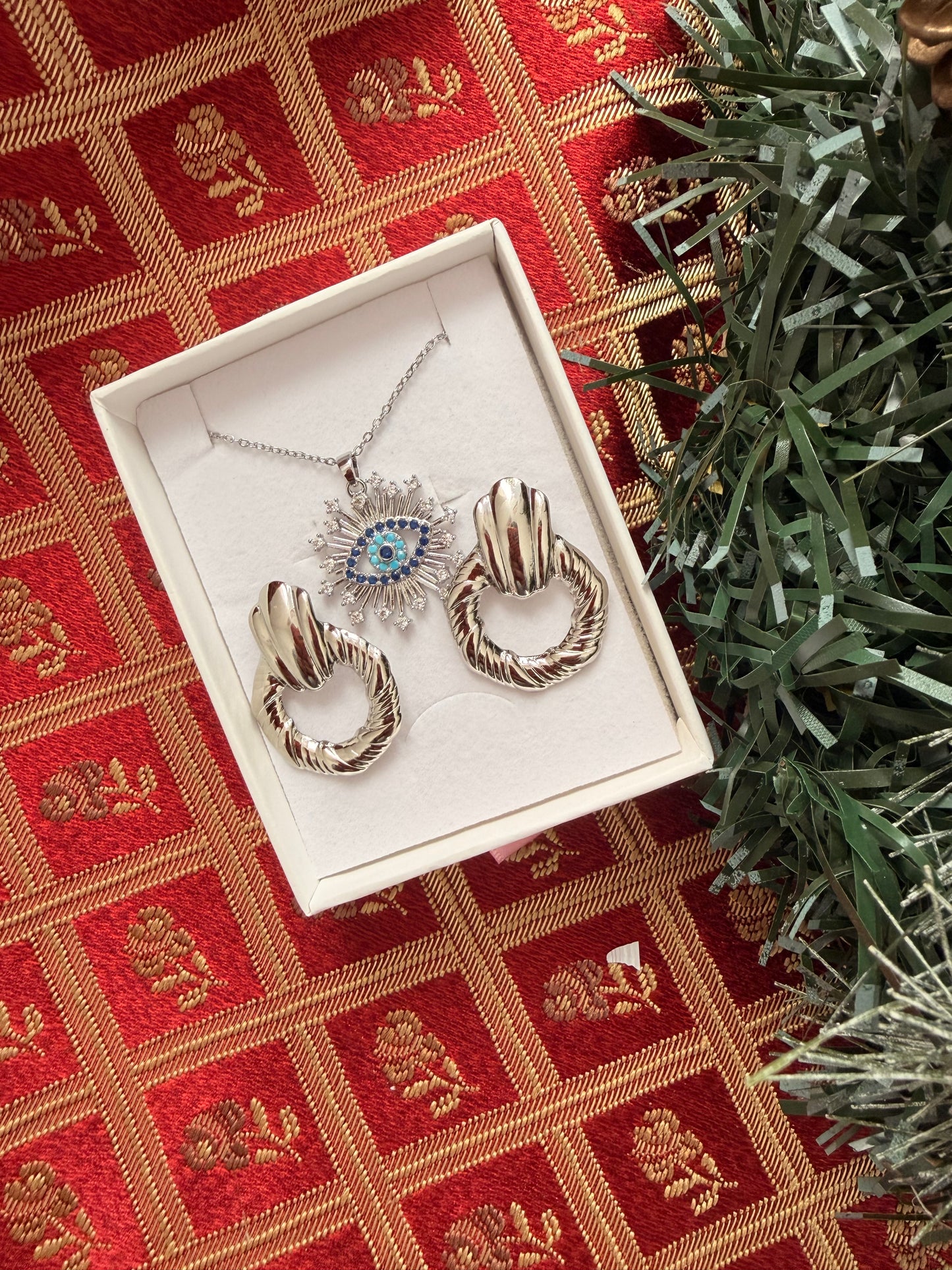 Set natalizio: collana con occhio e strass+orecchini a lobo. Colore argento. In acciaio inox