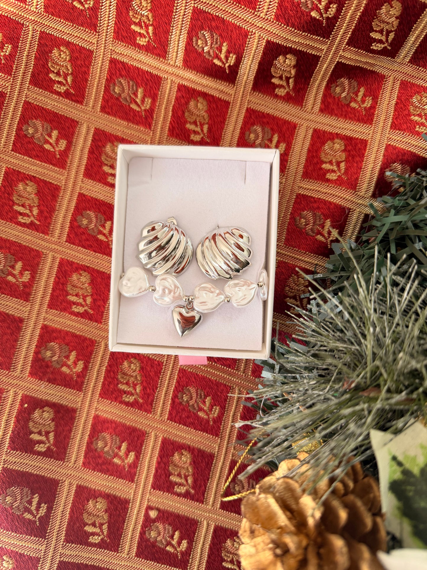 Set natalizio: bracciale con pietre e ciondolo a cuore+ orecchini a lobo. Color argento in acciaio inox.