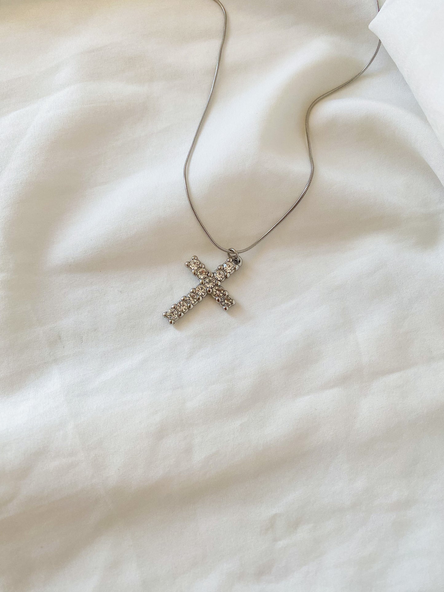 Collana “TERESA” in acciaio inox color argento.