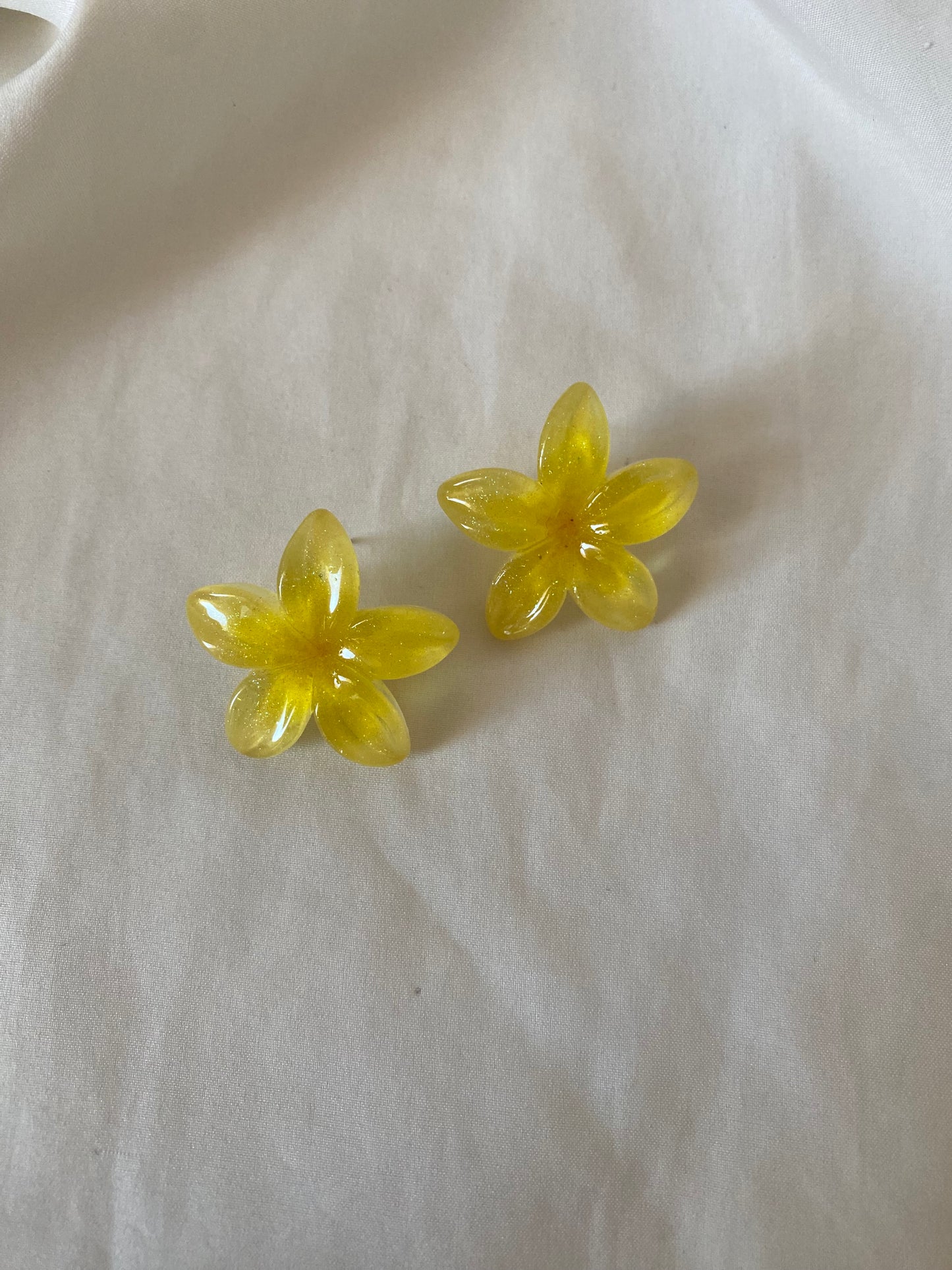 Combo orecchini + ferma capelli “FLEUR” colore giallo