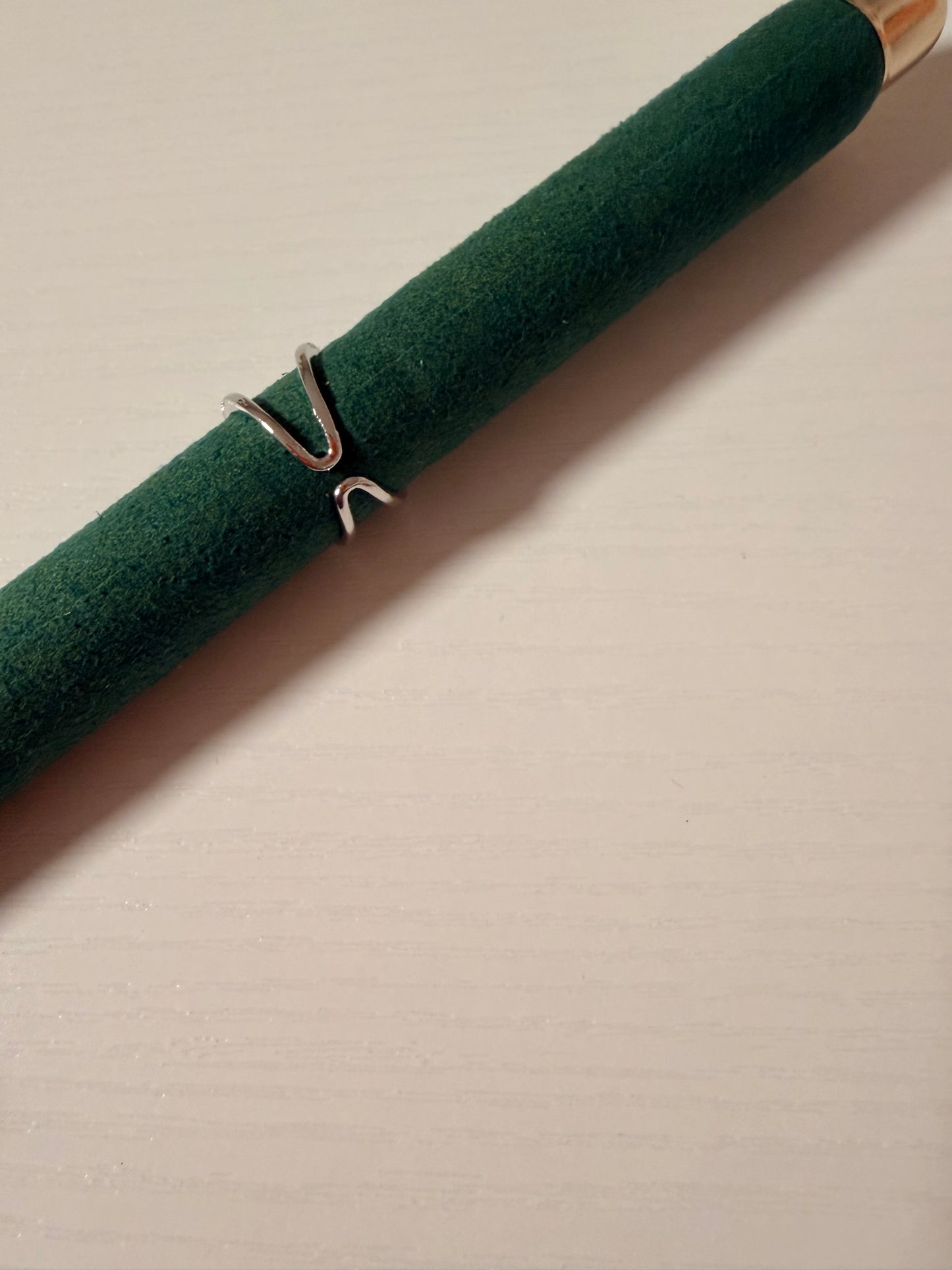 Anello “Elizabeth” regolabile in acciaio inox con strass.