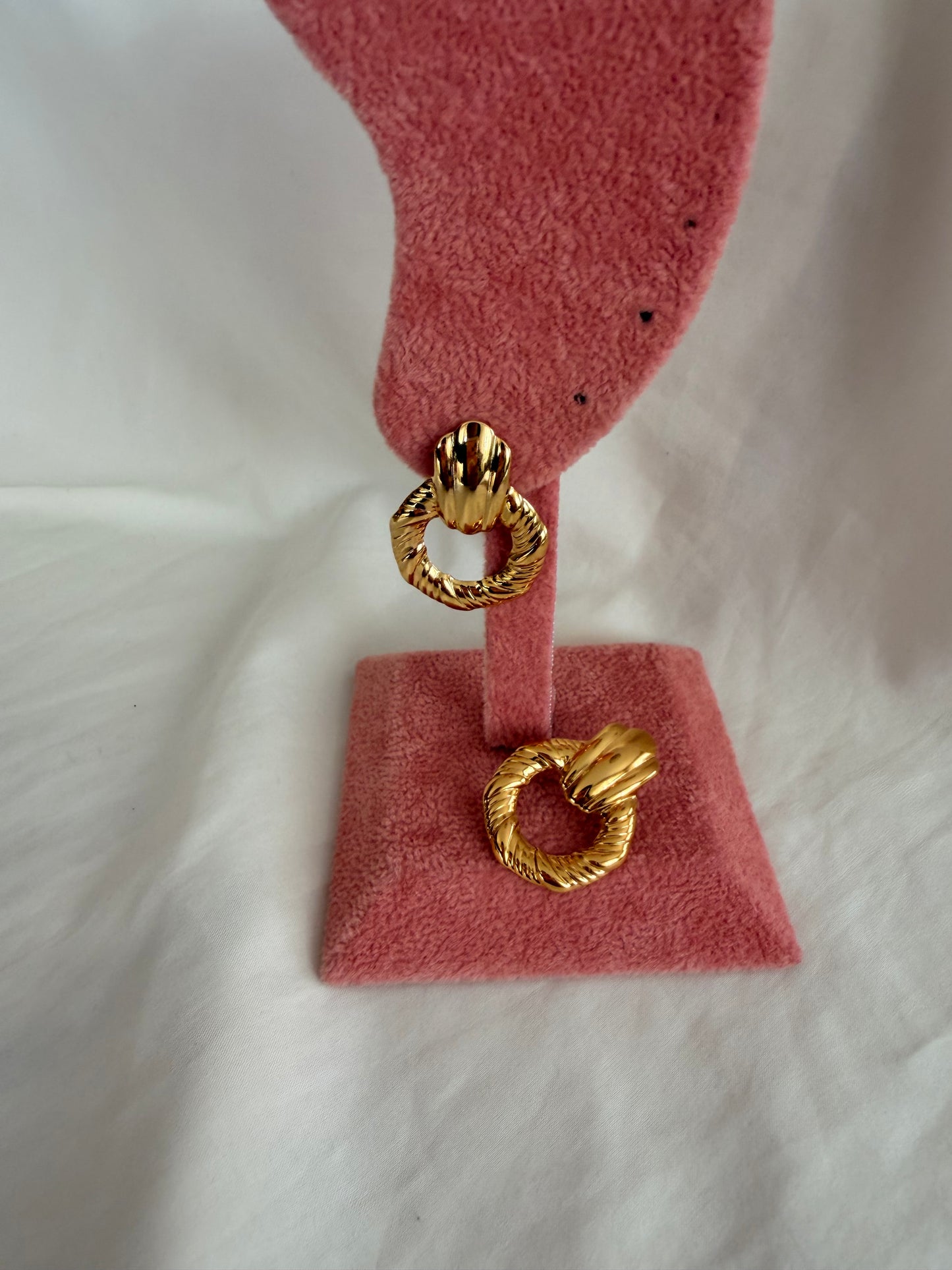 Orecchini Emma a lobo in acciaio inox.