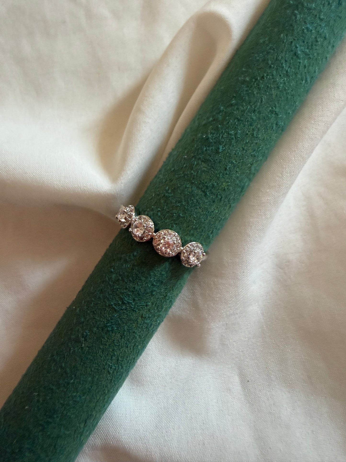 Anello “Kate” in acciaio inox regolabile con strass in oro e argento
