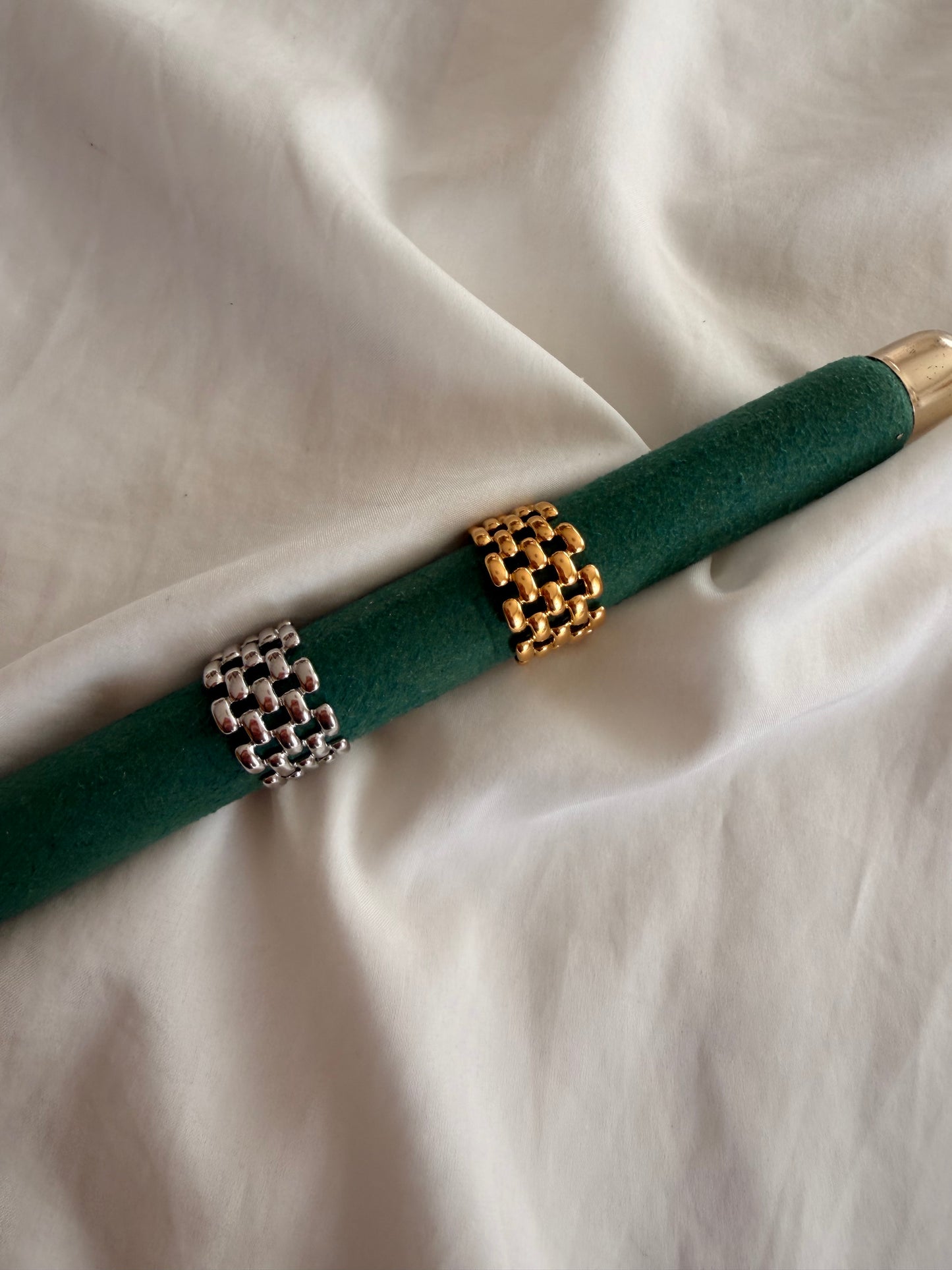 Anello Hannah in acciaio inox, regolabile. In oro e argento