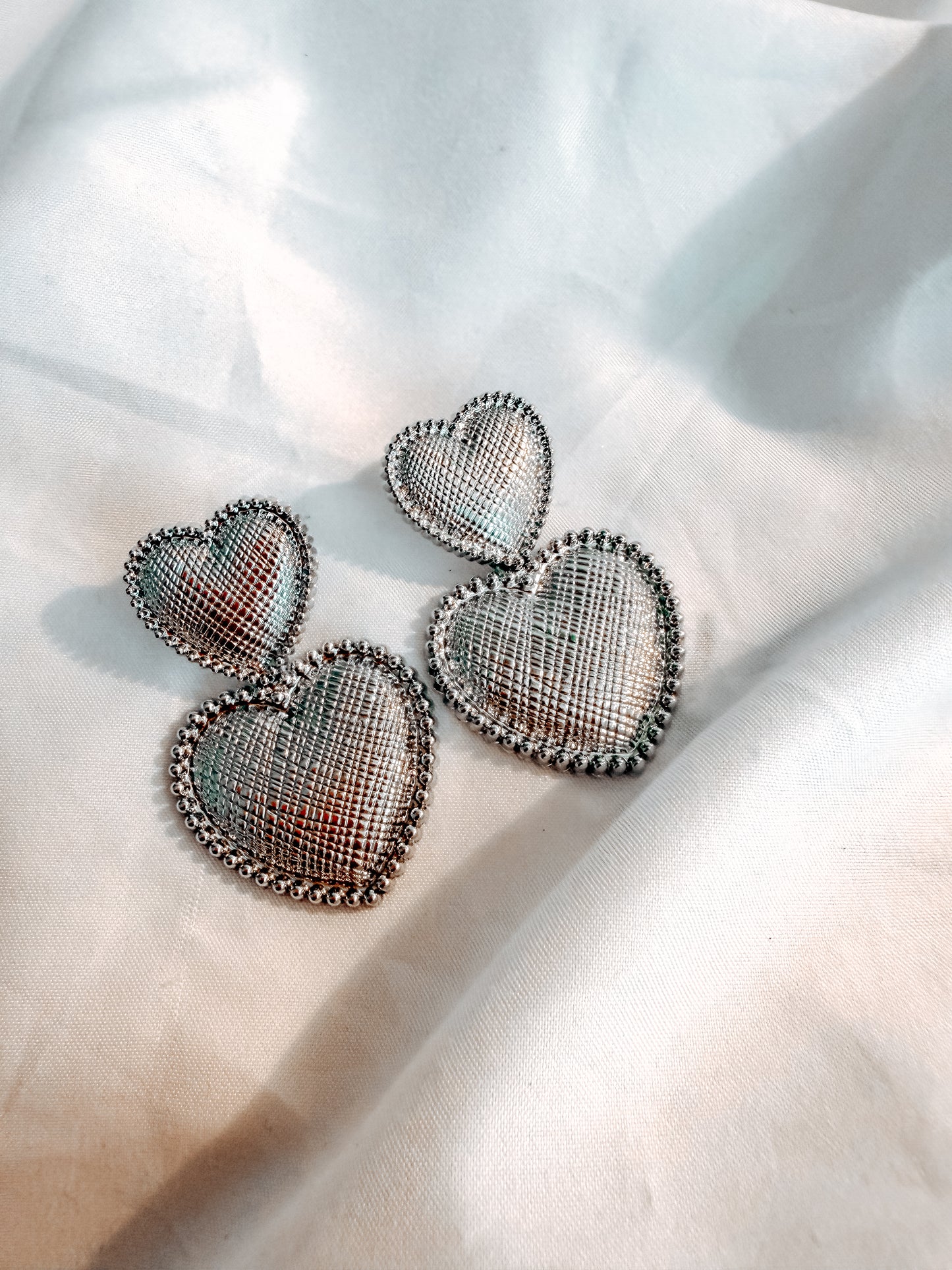 Orecchini “Vera” pendenti in acciaio inox. Color oro e argento.