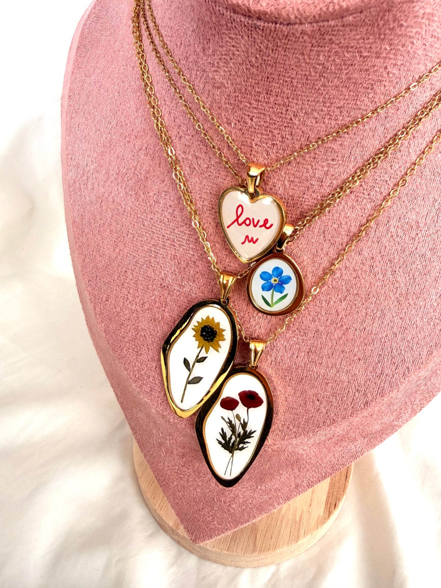 Collana collezione “Artemisia” in acciaio inox.