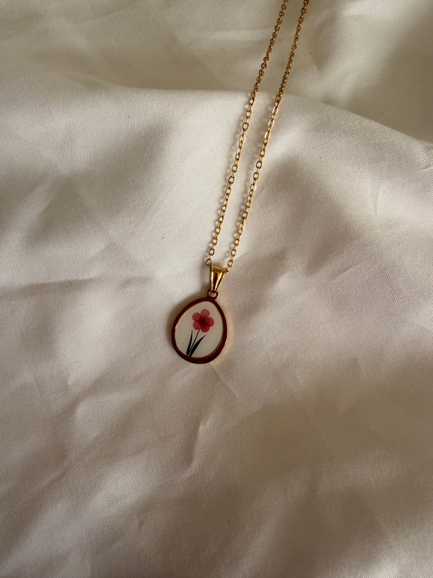 Collana collezione “Artemisia” in acciaio inox.