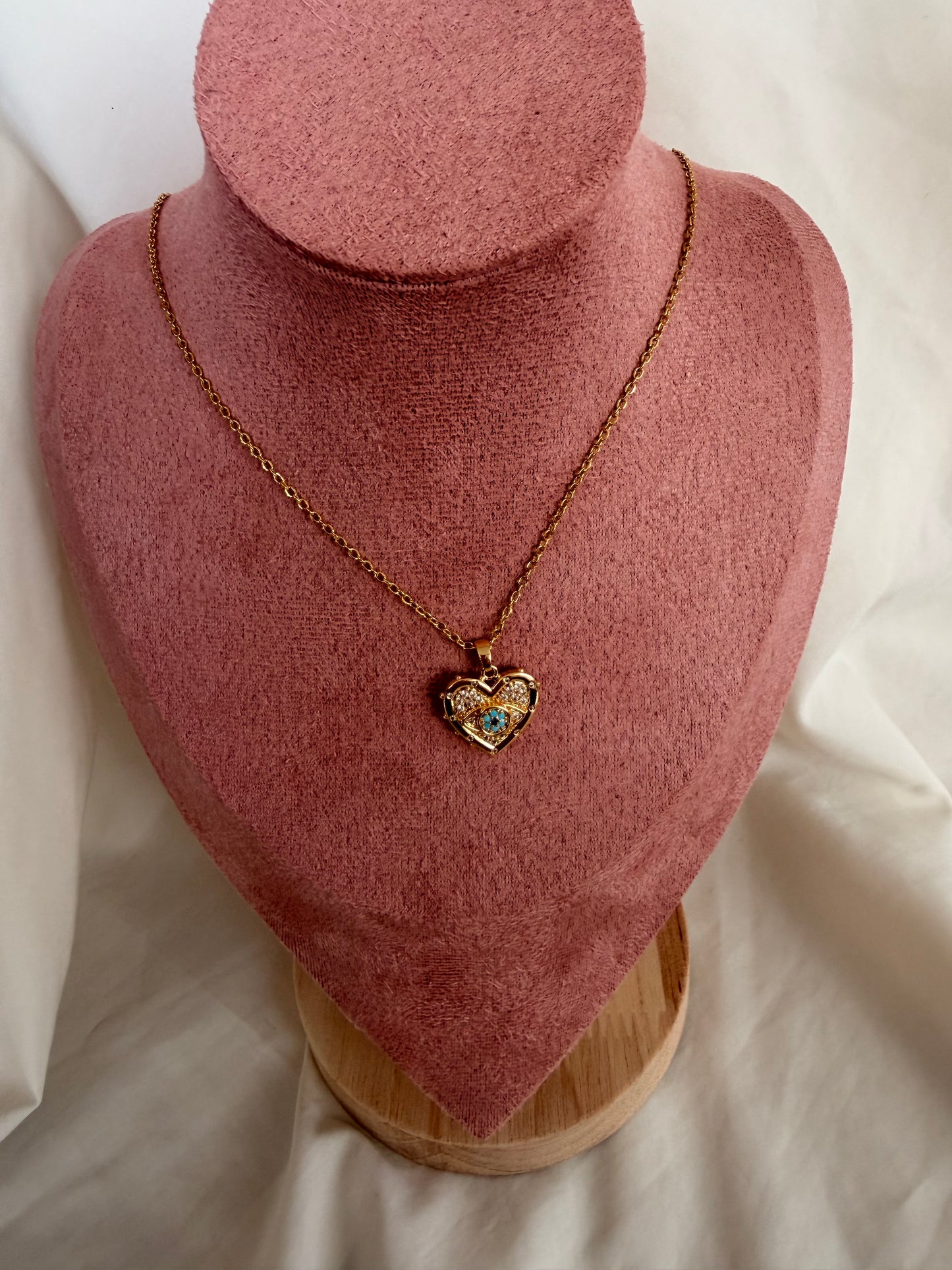 Collana Amelia in acciaio Inox colore oro con ciondolo a cuore con occhio azzurro