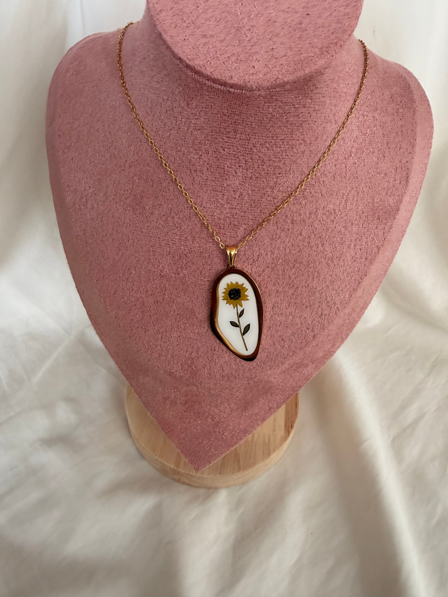 Collana collezione “Artemisia” in acciaio inox.