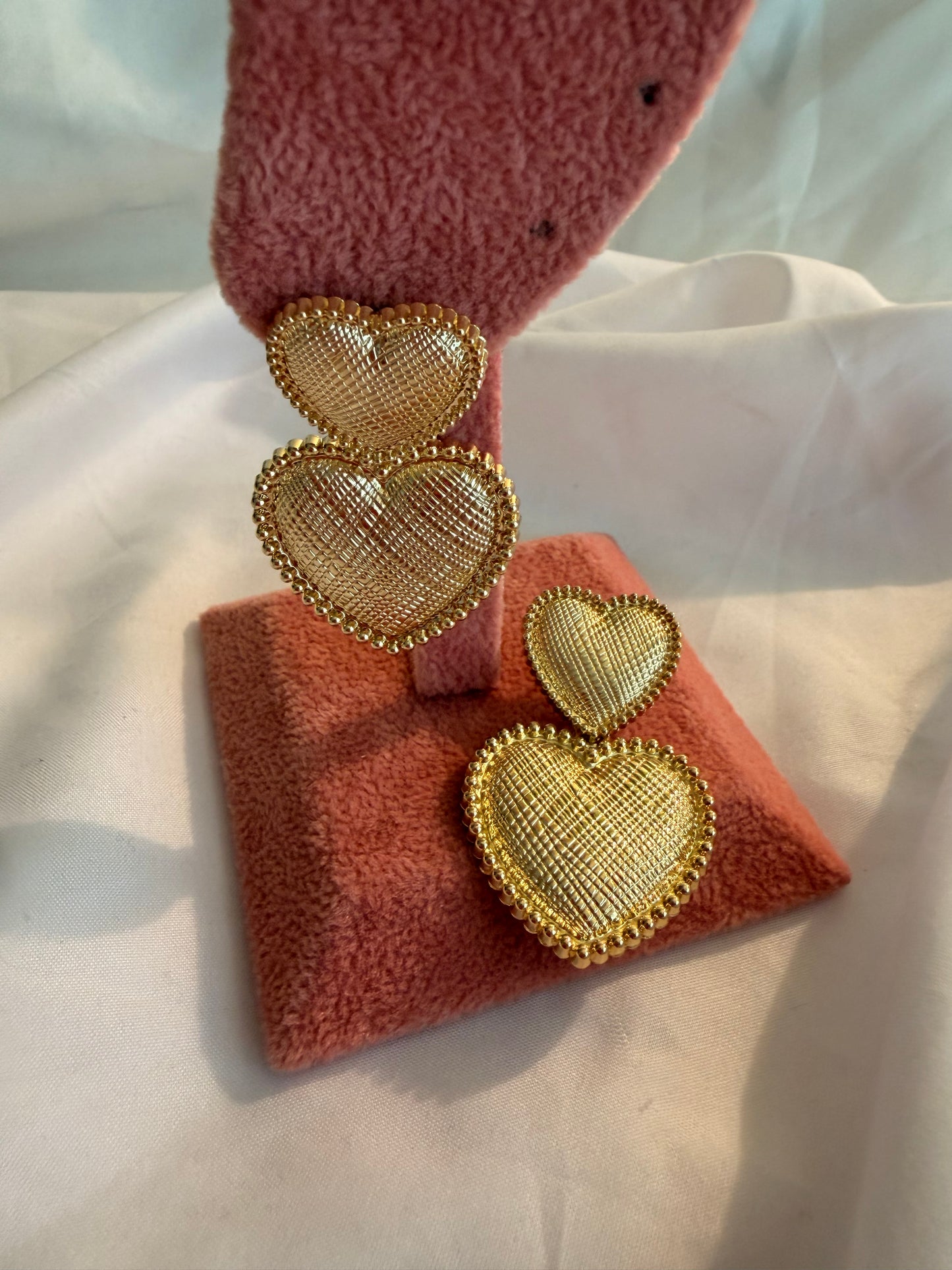 Orecchini “Vera” pendenti in acciaio inox. Color oro e argento.