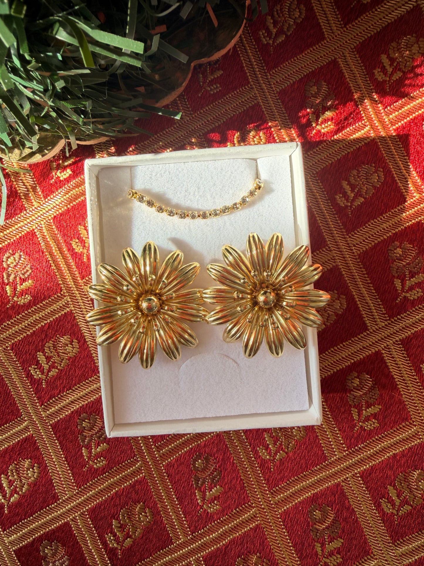 Set natalizio: bracciale tennis+orecchini a Margherita a lobo. In acciaio inox. Color oro