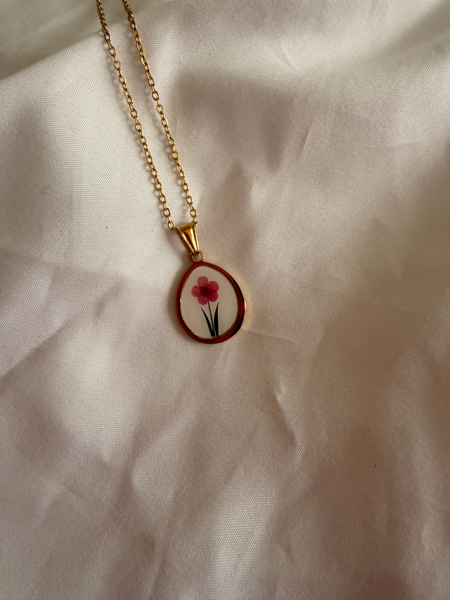 Collana collezione “Artemisia” in acciaio inox.