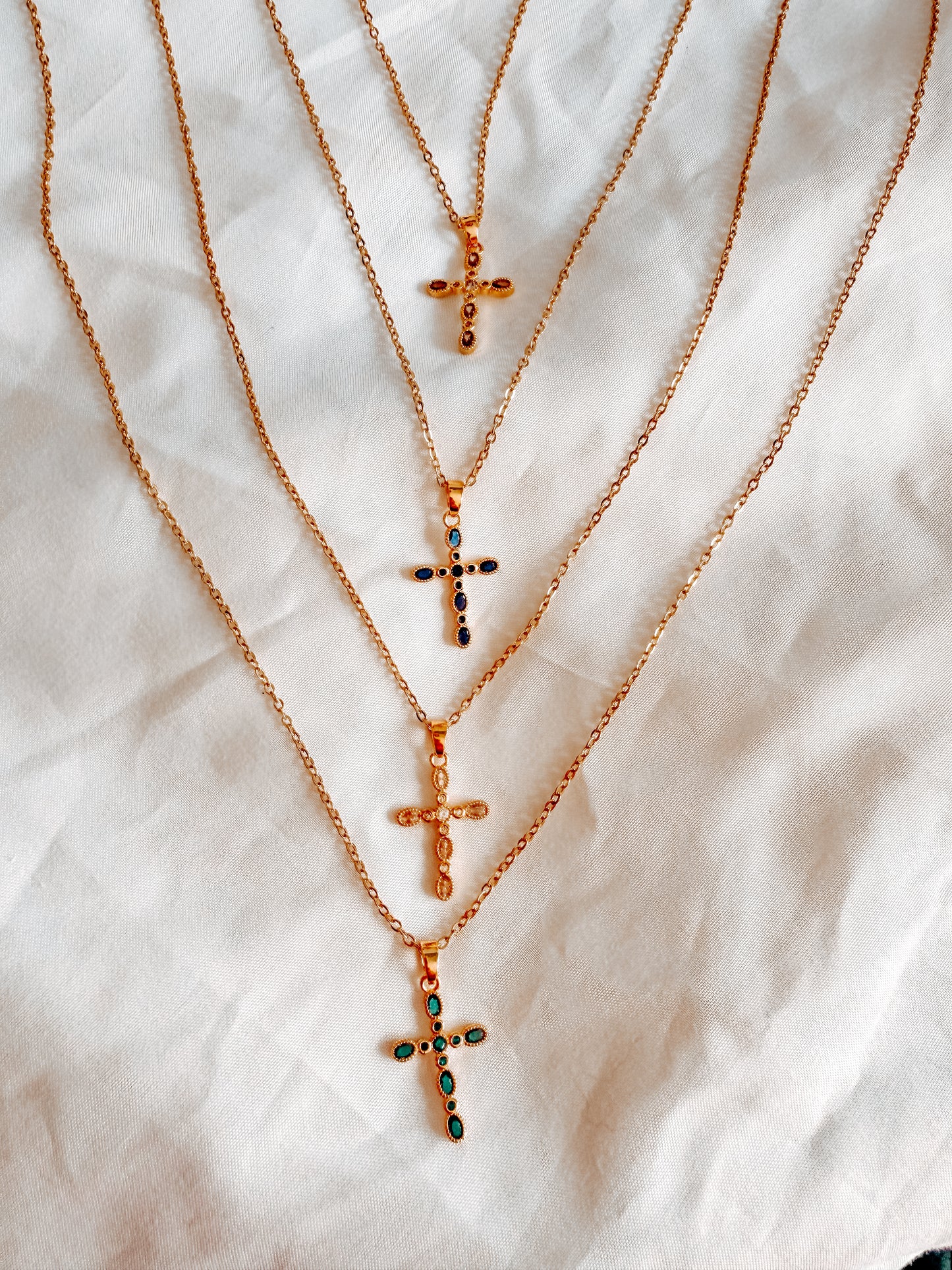 Collana Teresa in acciaio inox disponibile con base oro