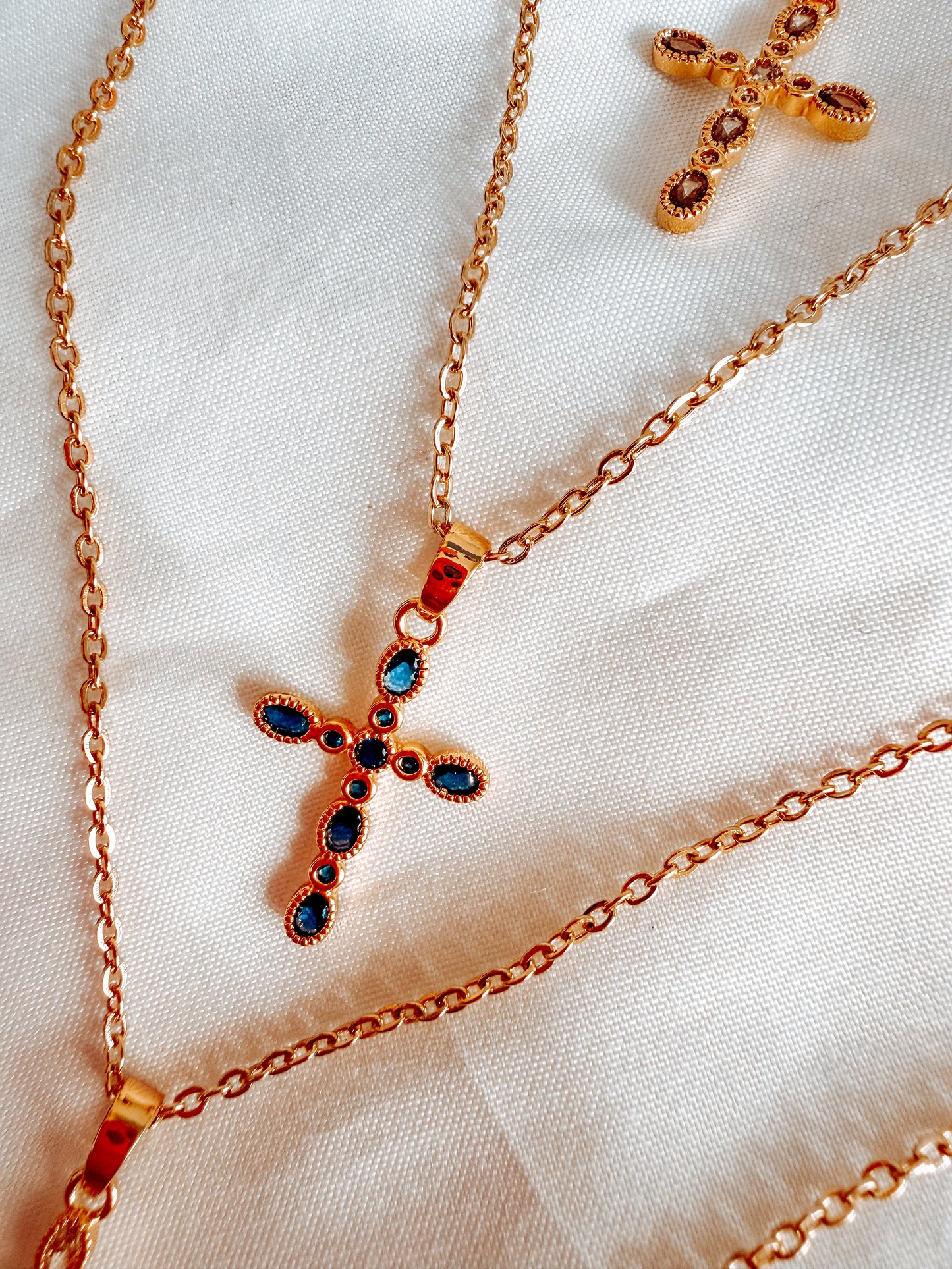 Collana Teresa in acciaio inox disponibile con base oro