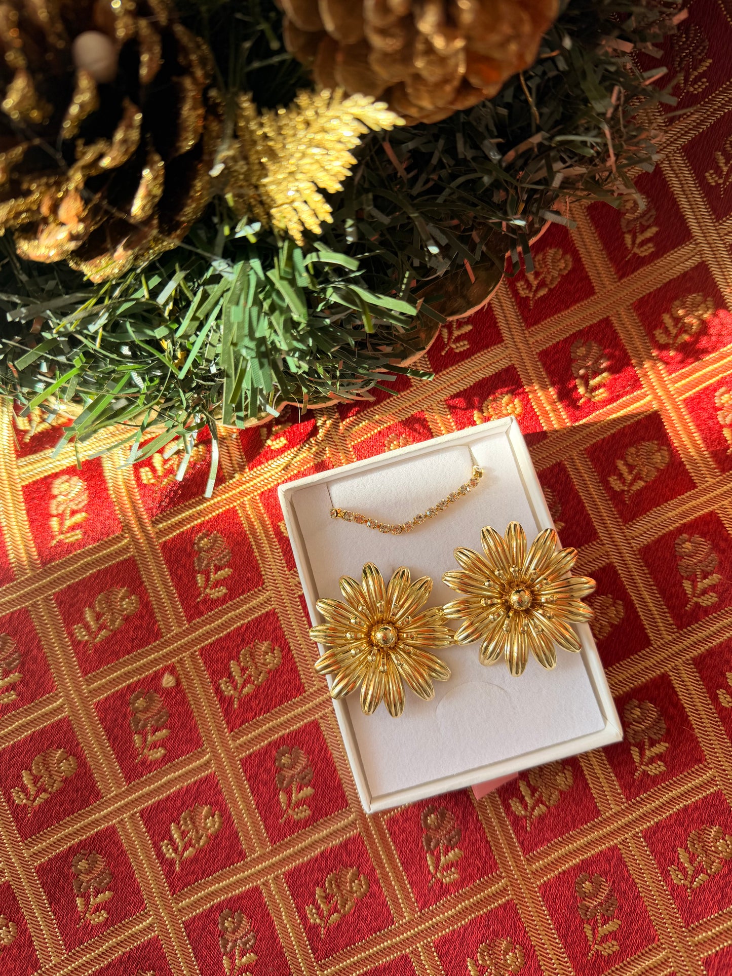 Set natalizio: bracciale tennis+orecchini a Margherita a lobo. In acciaio inox. Color oro