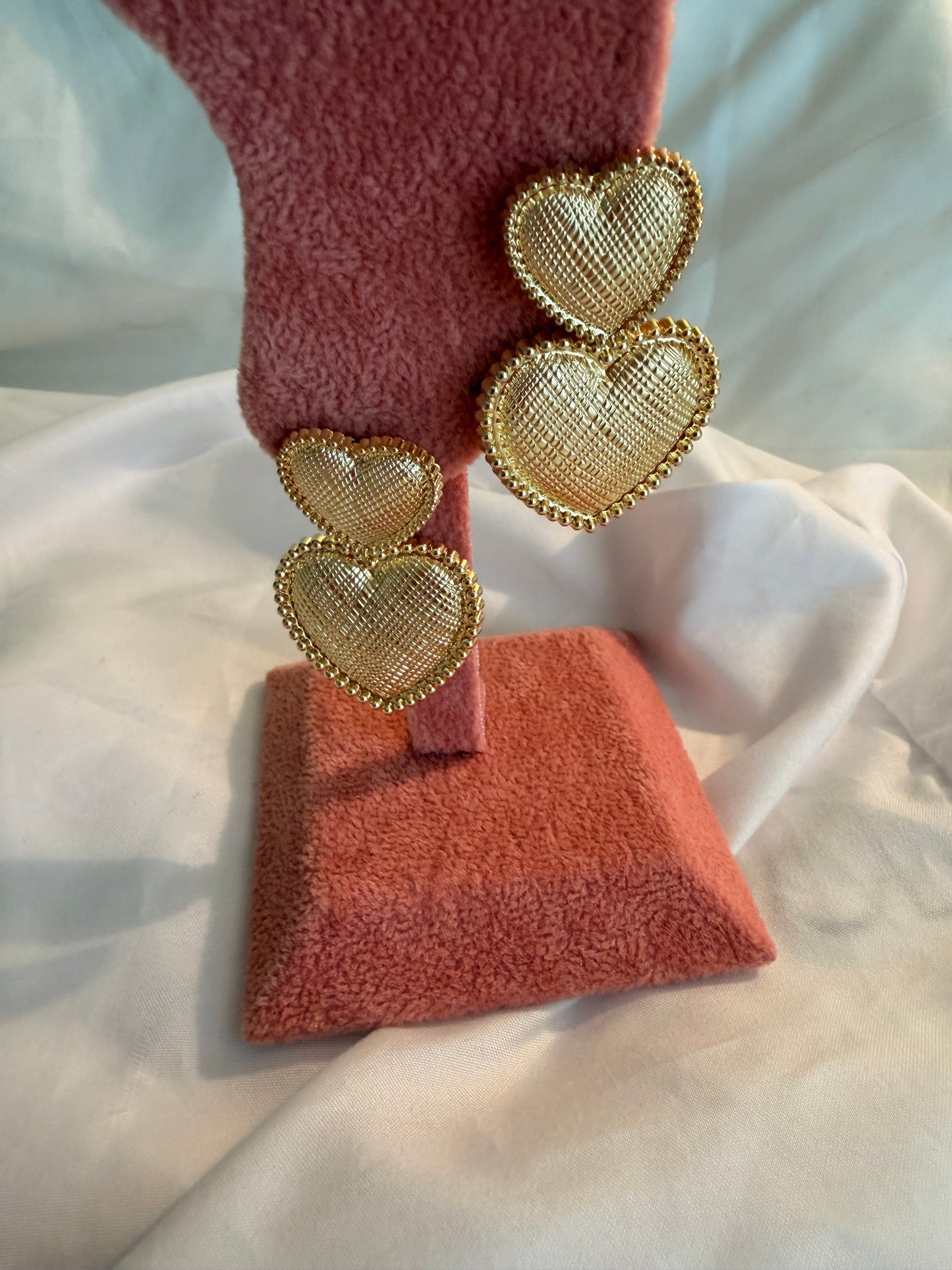 Orecchini “Vera” pendenti in acciaio inox. Color oro e argento.