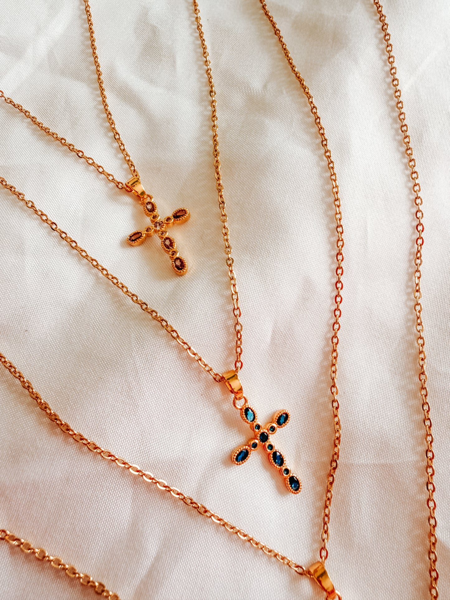 Collana Teresa in acciaio inox disponibile con base oro