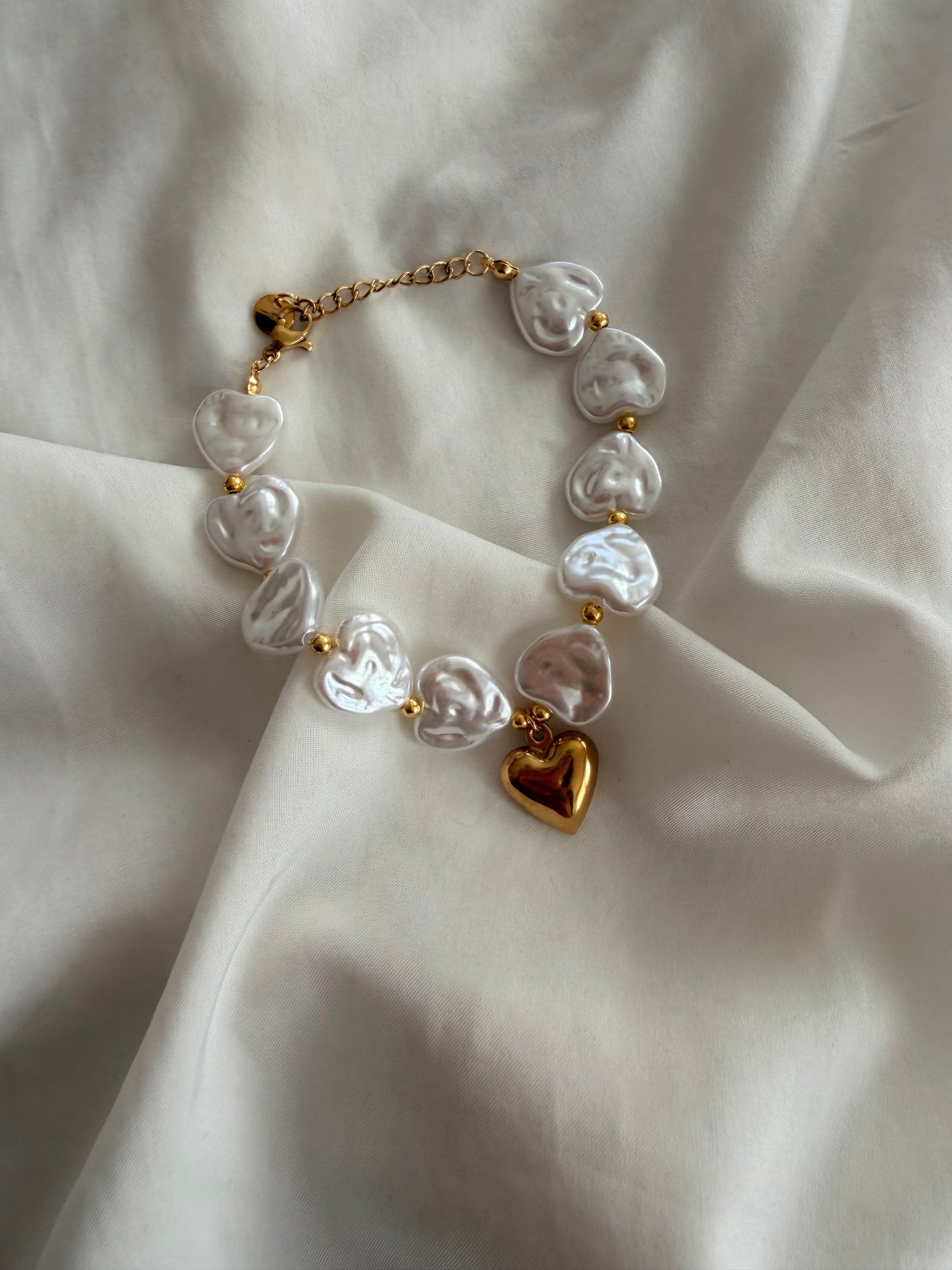 Bracciale Diana in acciaio inox con perle e ciondolo a cuore. In oro e argento