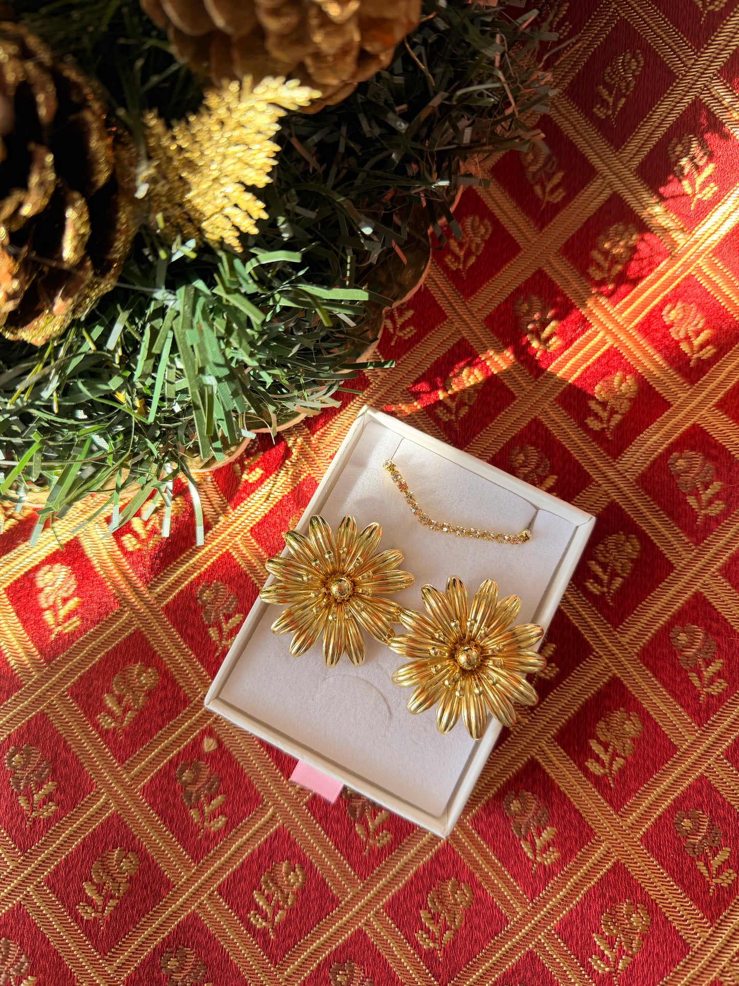 Set natalizio: bracciale tennis+orecchini a Margherita a lobo. In acciaio inox. Color oro