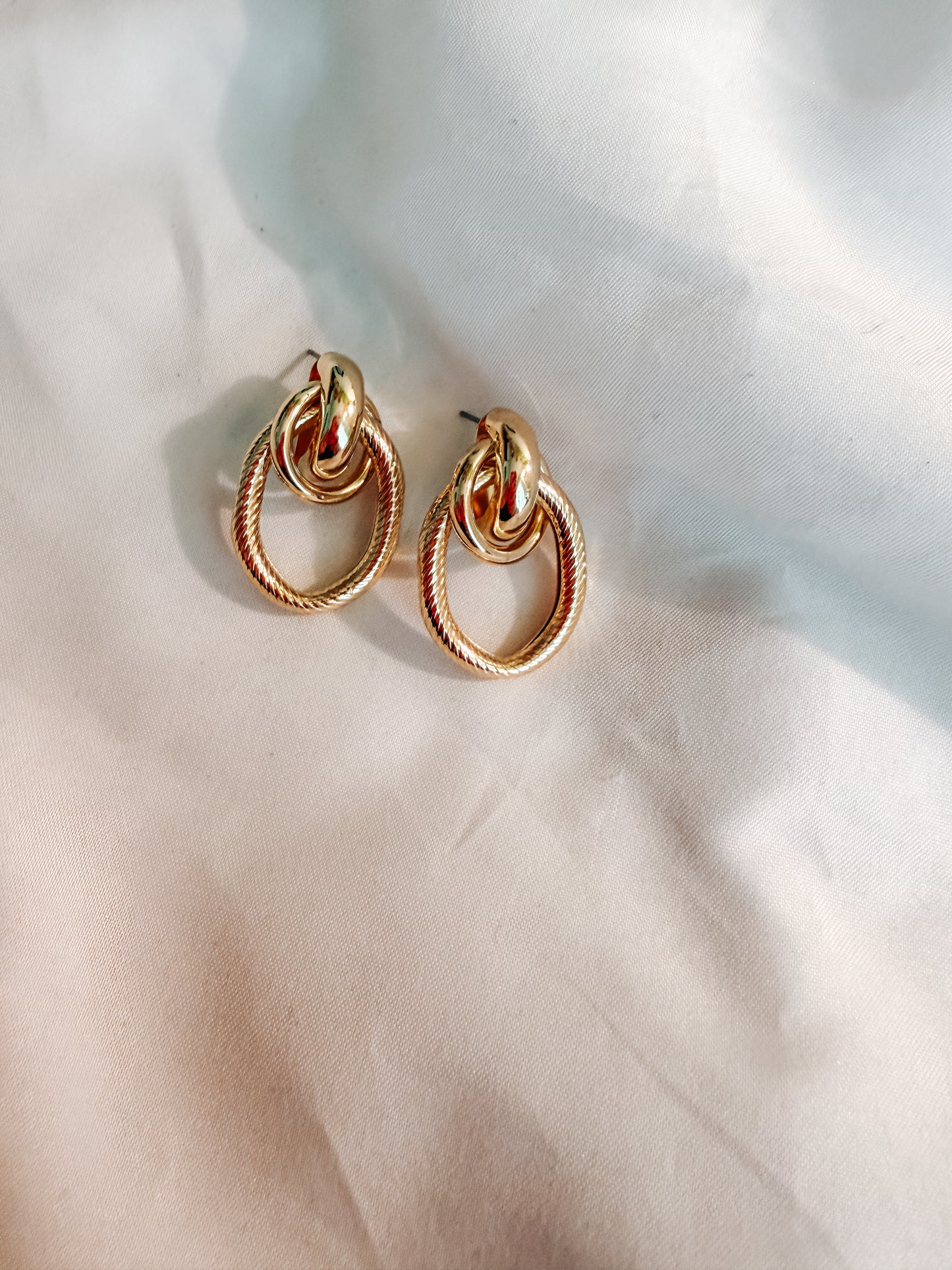 Orecchini “Ipazia” in acciaio inox. Color oro e argento.