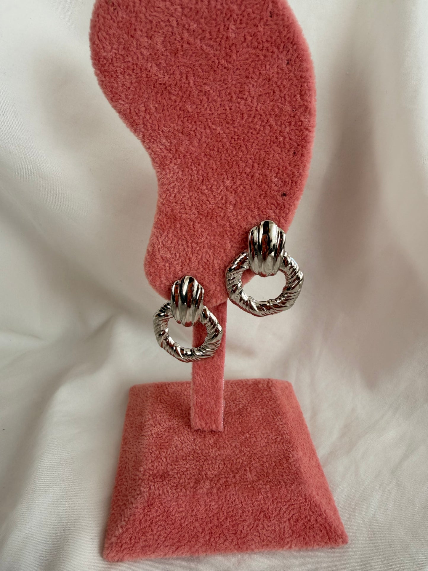 Orecchini Emma a lobo in acciaio inox.