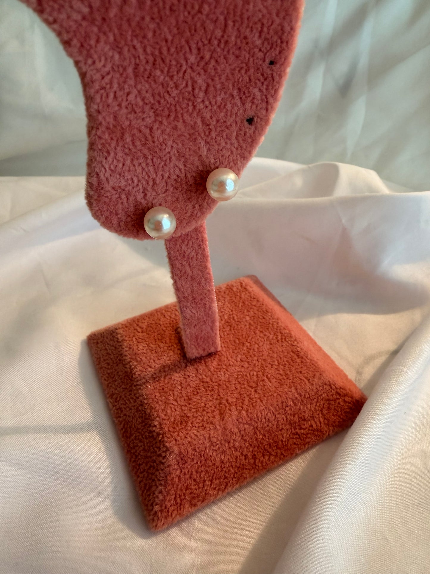 Orecchini “Diana” a lobo. In acciaio inox colore bianco