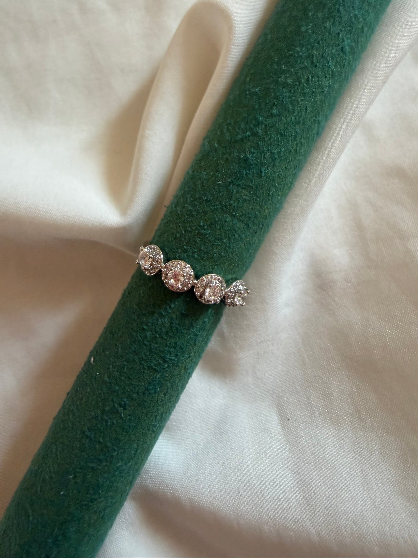 Anello “Kate” in acciaio inox regolabile con strass in oro e argento