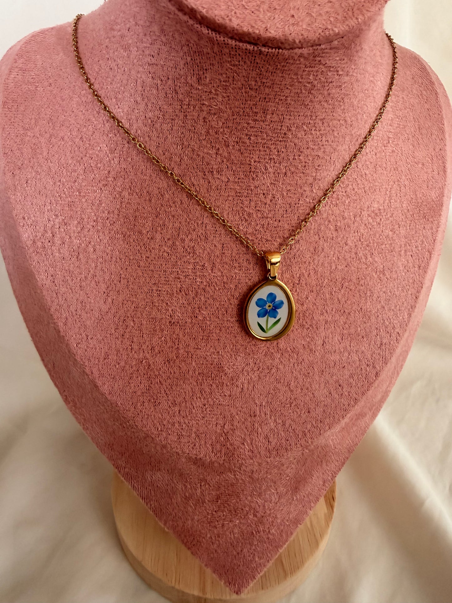 Collana collezione “Artemisia” in acciaio inox.