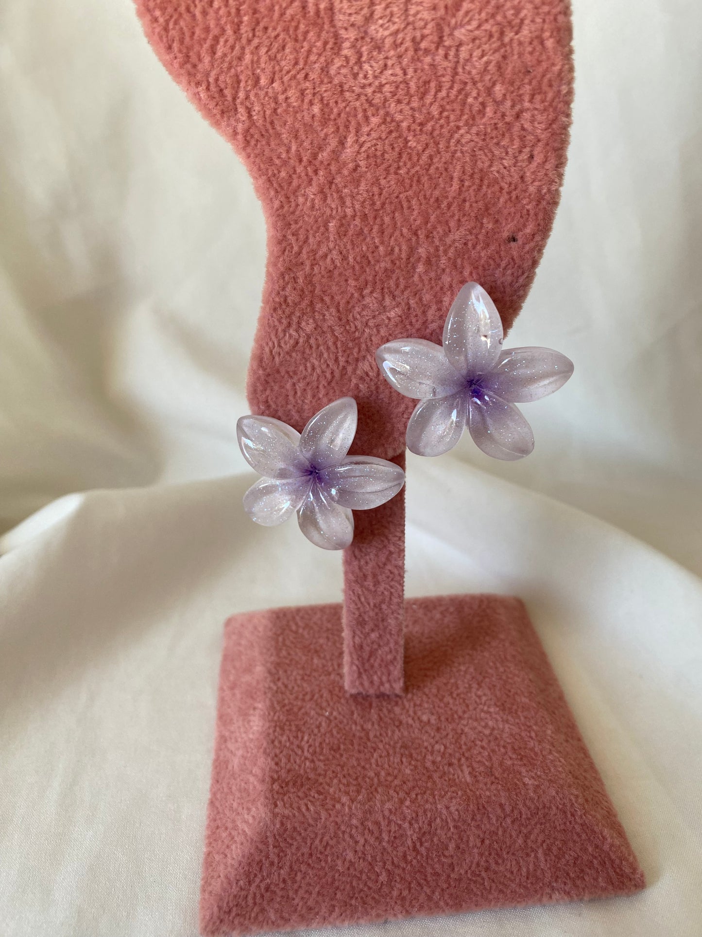 Combo Orecchini + fermacapelli “FLEUR” colore bianco e lilla