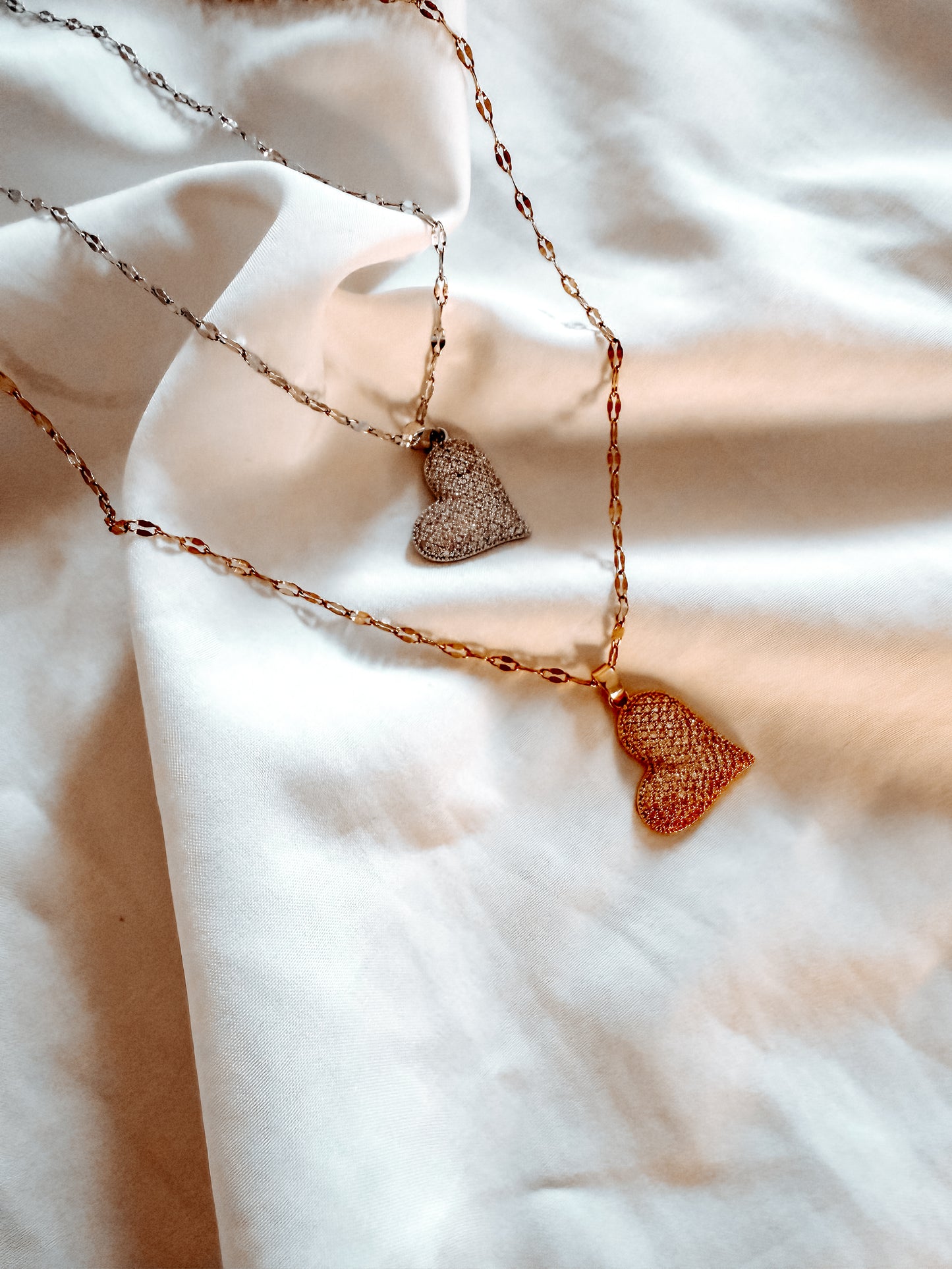 Collana “Vera” in acciaio inox, con cuore con strass in oro e argento