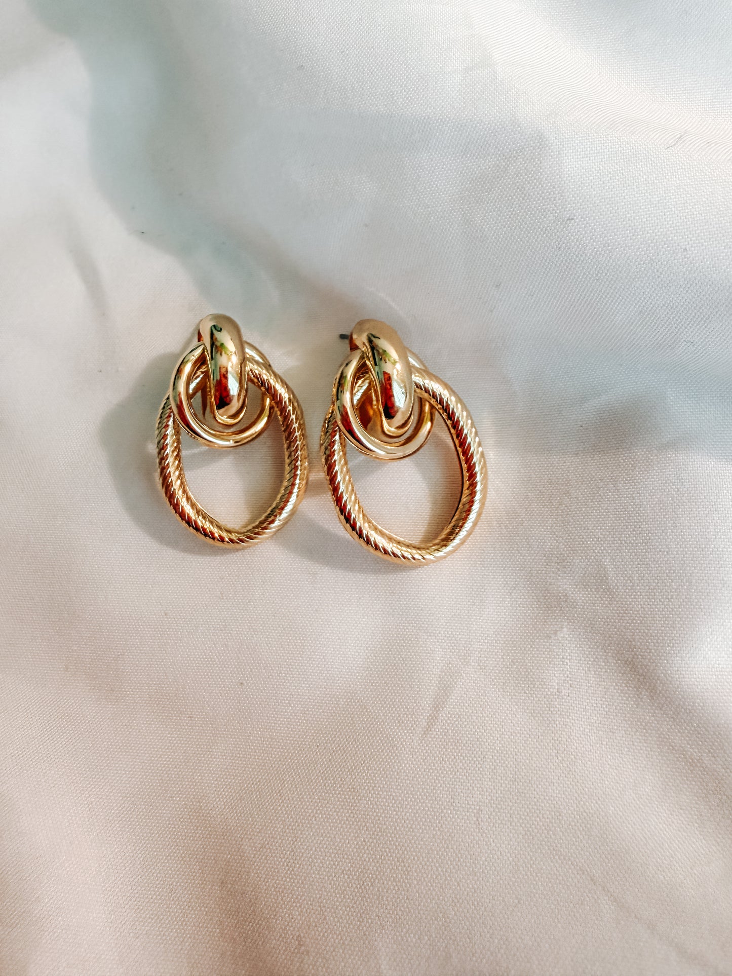 Orecchini “Ipazia” in acciaio inox. Color oro e argento.