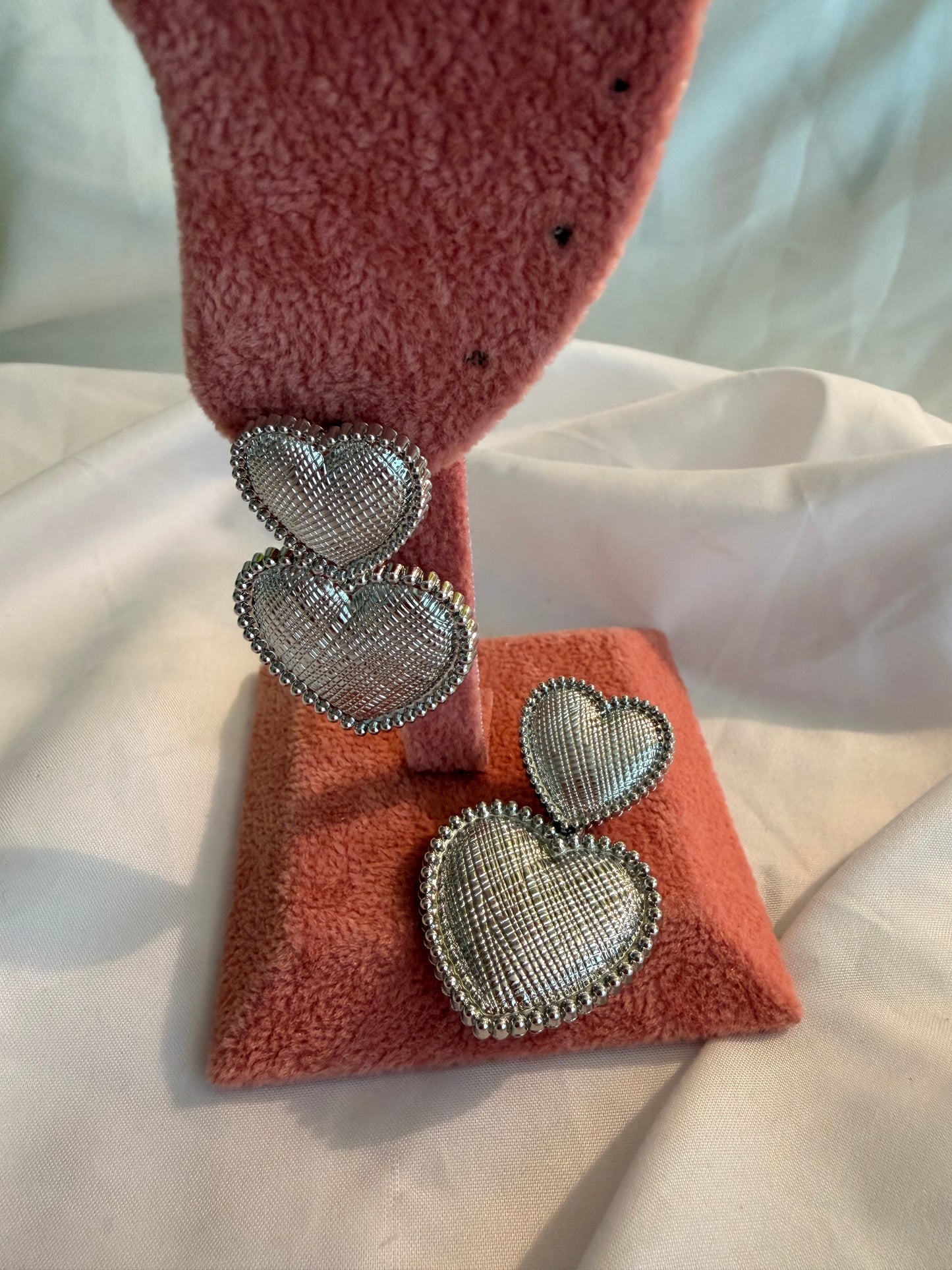 Orecchini “Vera” pendenti in acciaio inox. Color oro e argento.